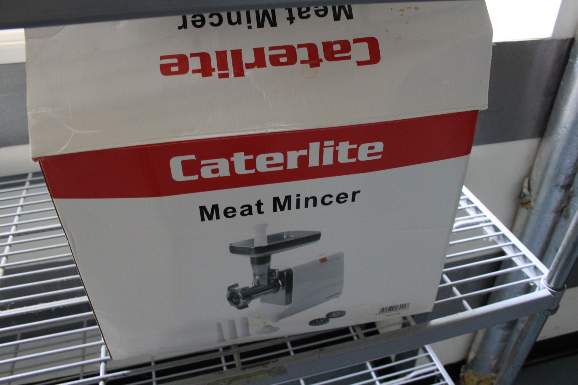 Caterlite CB943 Meat Mincer Output:113kg/Hr. Light Duty 350w L430(H) x 420(W) x 170(D)Mm (New In