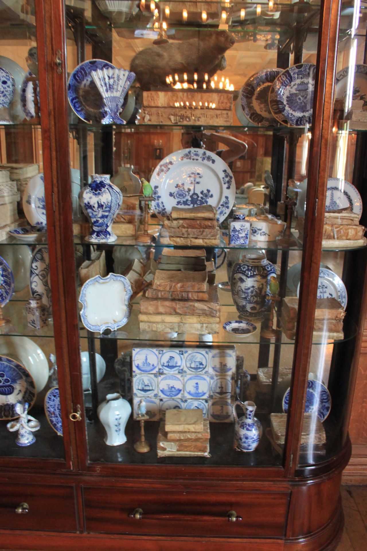 Contents Of Large Display Cabinet, Comprising Of; A Selection Of China, Collectibles,, Blue & - Image 2 of 3