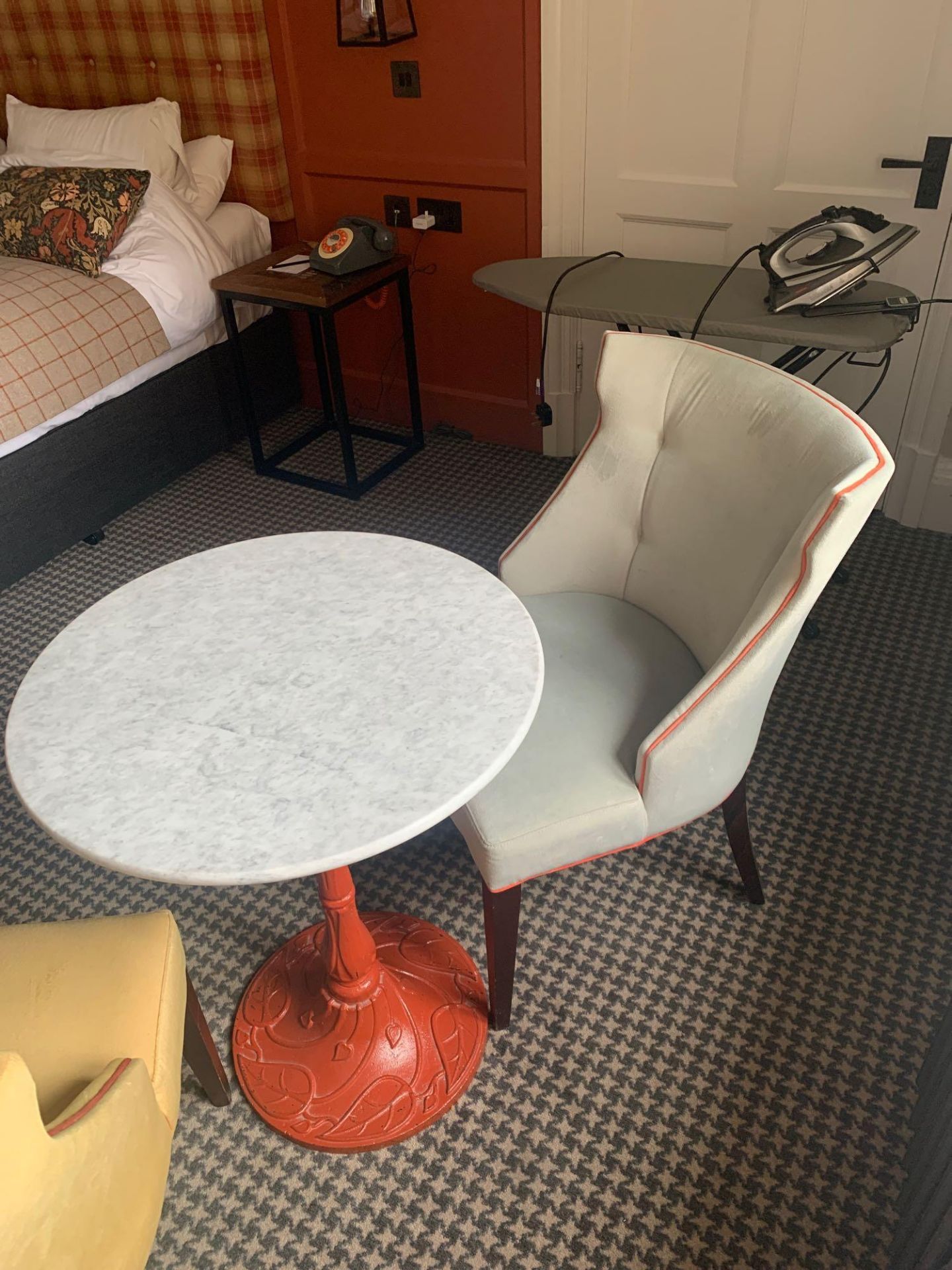 Round Cast Iron Table With White Marble Top The Base Painted Nouveau Table Base In Cast Iron 60 X - Image 2 of 5