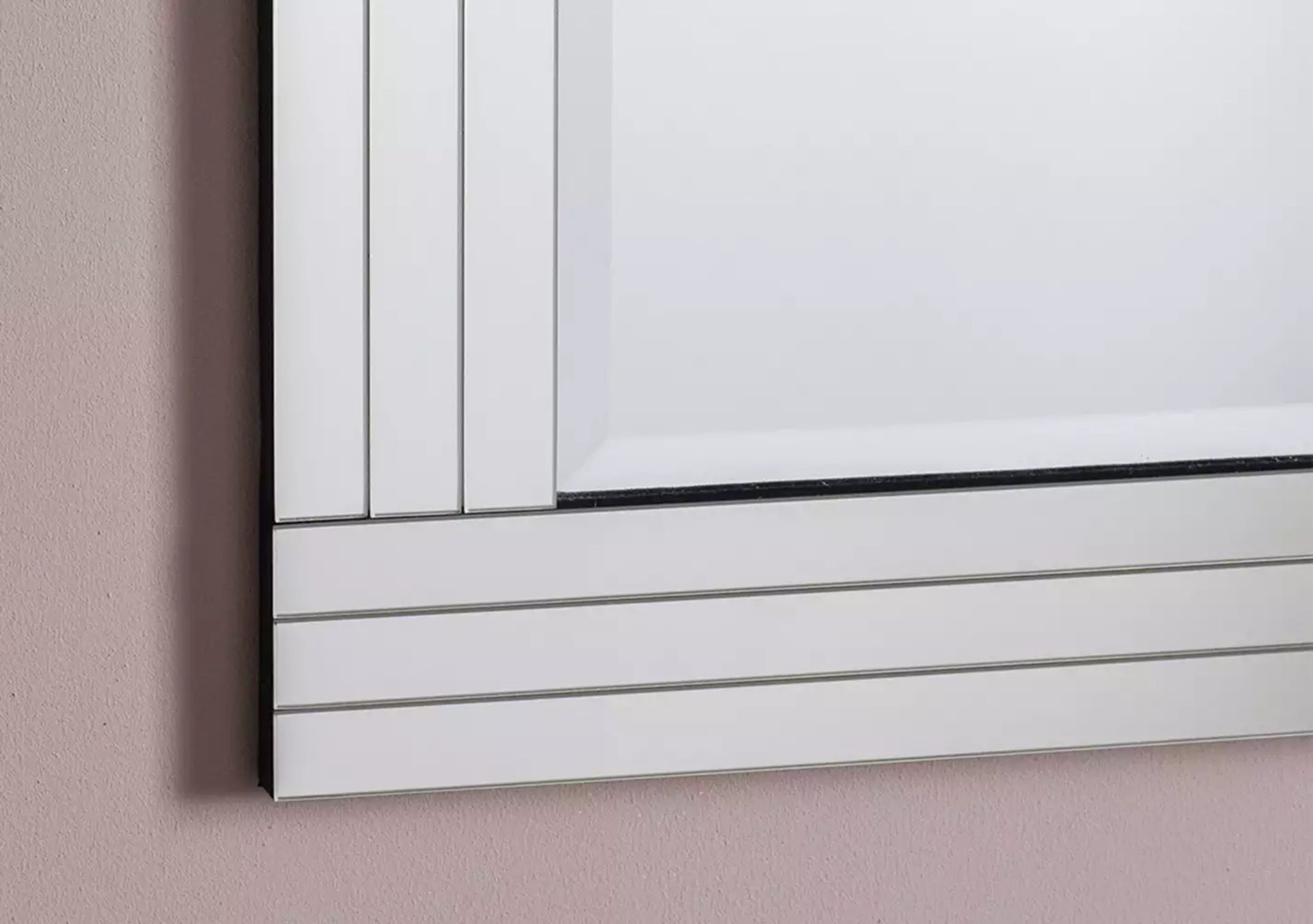 Burnside Accent Mirror The Burnside rectangle mirror is a simple yet effective design that will help - Image 2 of 2