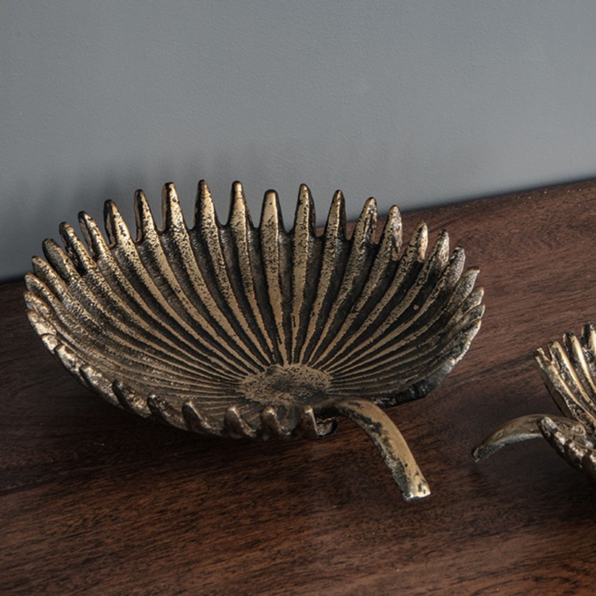 Palm Leaf Dish Bronze Metal 50x160mm (5011745873724)