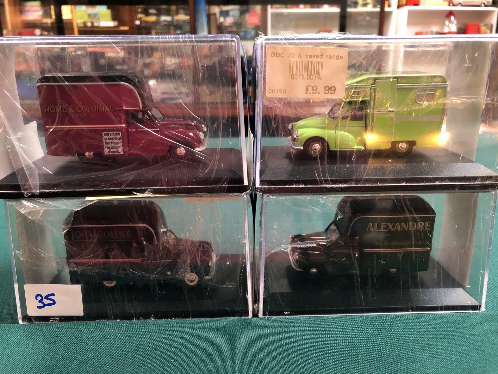 4x Oxford Diecast Models All On Display Boxes, Comprising Of; #MM032 Morris Campervan Certificate