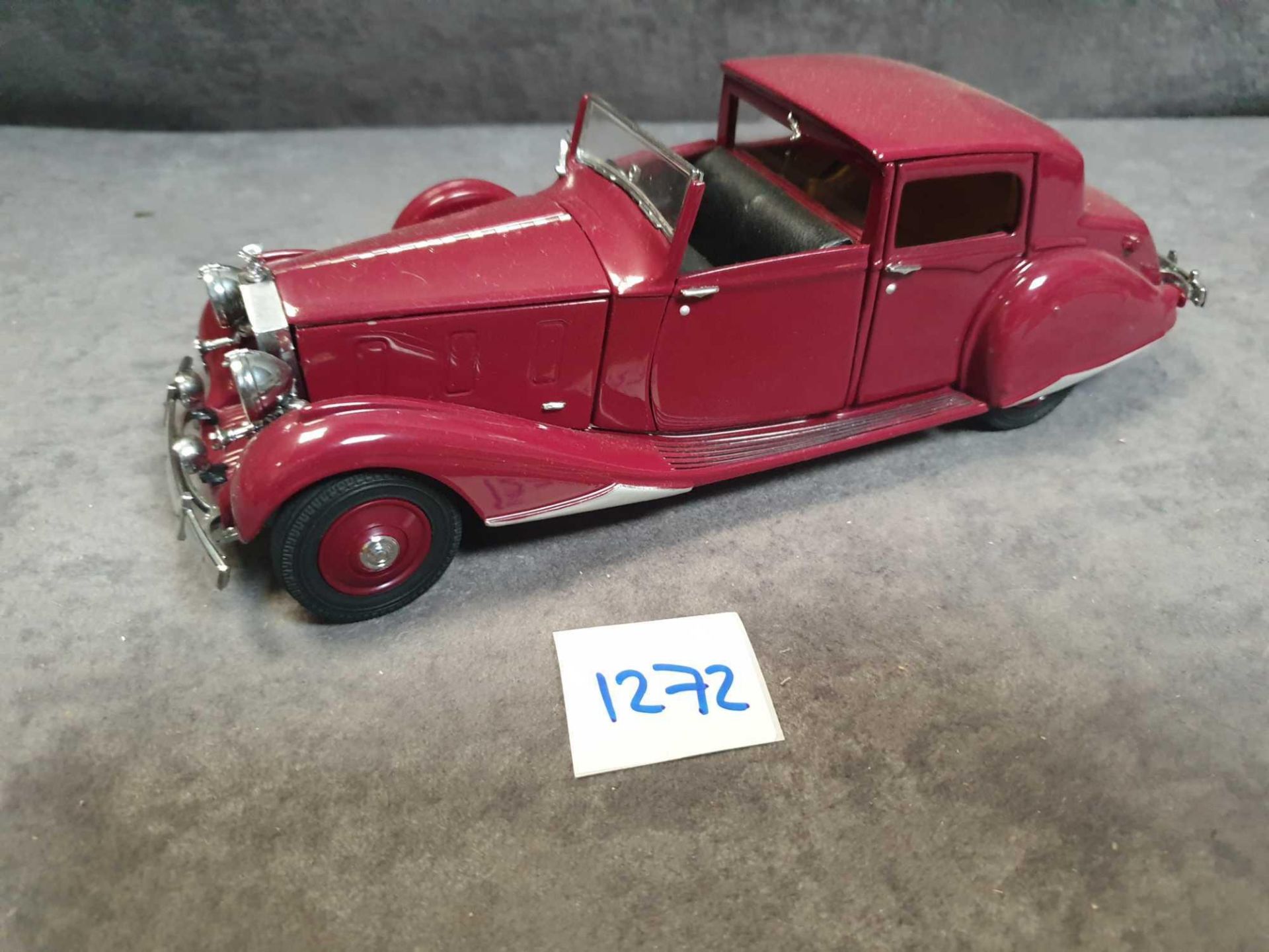 Danbury Mint 1:24 Scale 1938 Rolls-Royce Phantom III Sedanca De Ville Cabriolet Issued In 1998The