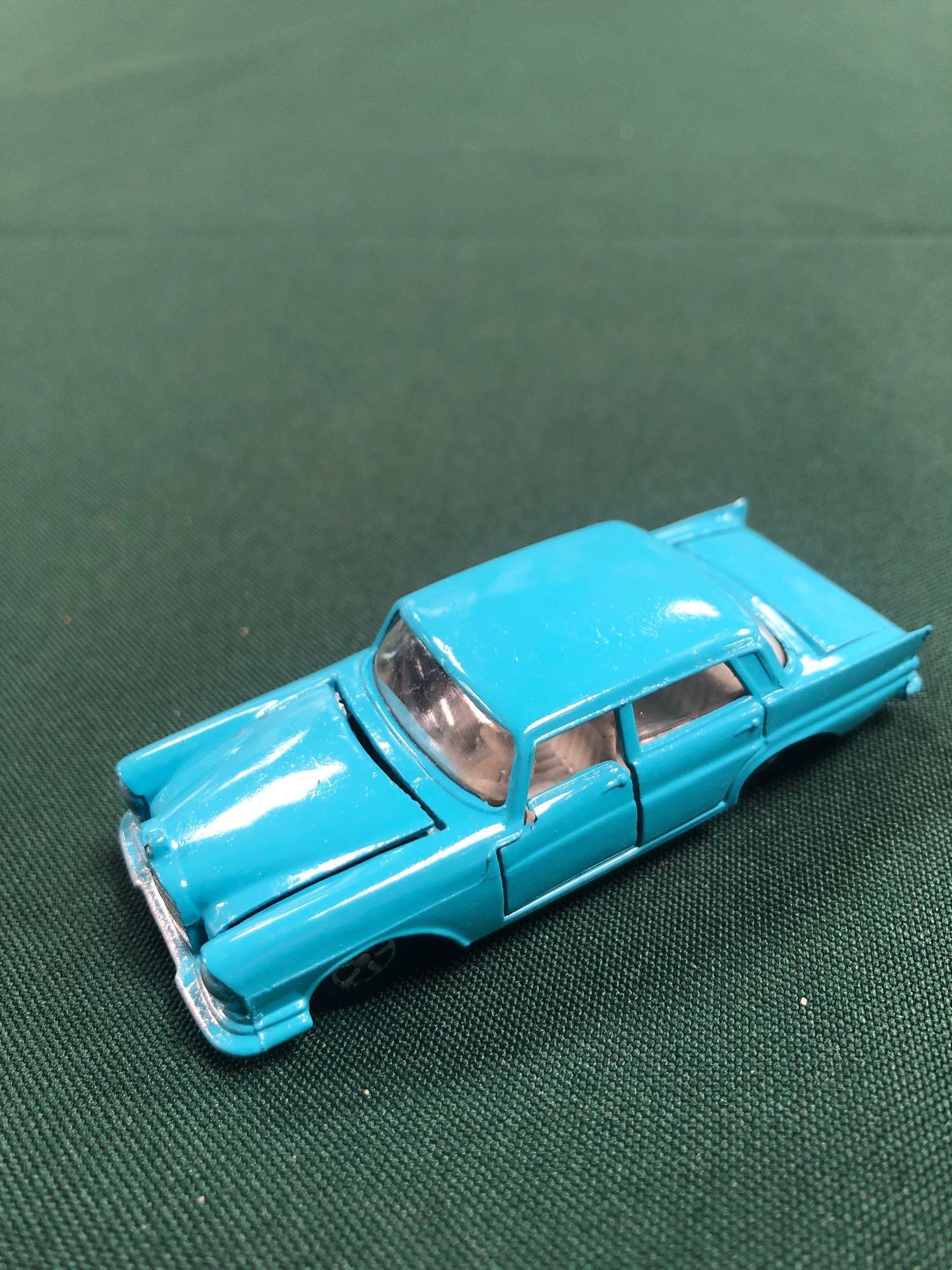 Lone Star Flyers Diecast Model #17 Mercedes-Benz 220SE In Blue With A White Interior In Box - Image 2 of 3