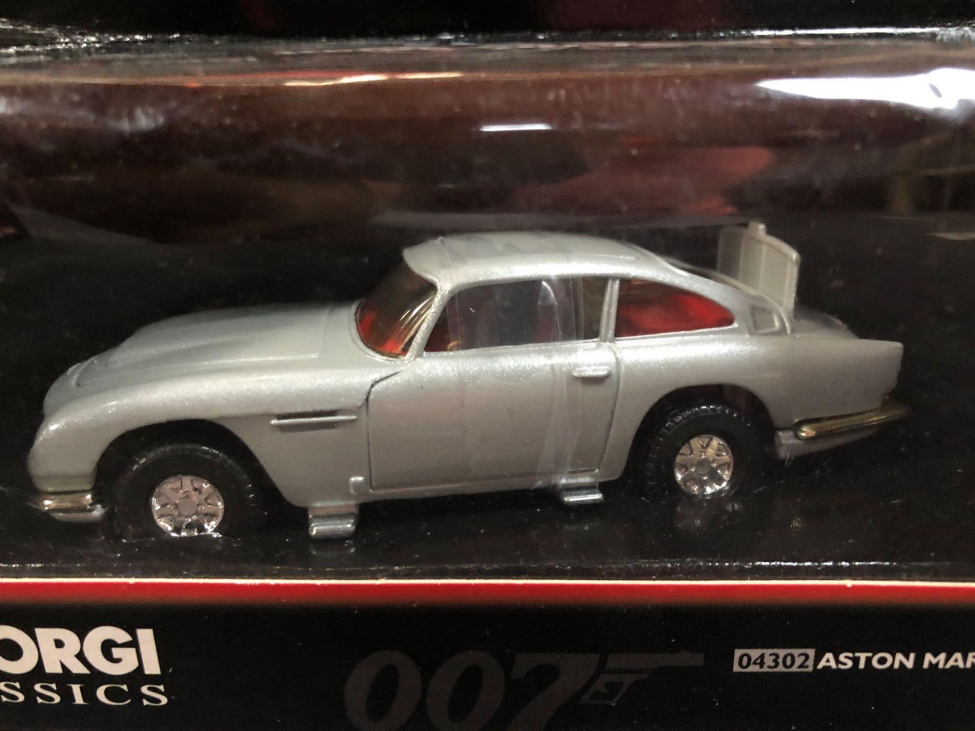 Corgi Classics 04302 James Bond 007 Tomorrow Never Dies Aston Martin Dbs In Box - Image 2 of 2