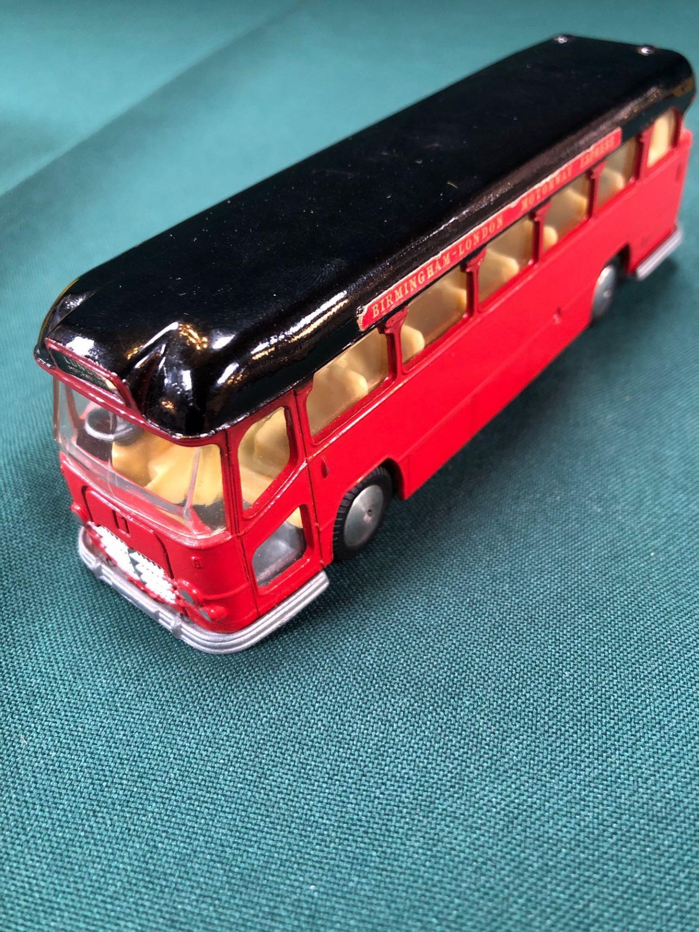 Near Mint Corgi Toys Diecast Model #1120 Midland Red Motorway Express Coach An Excellent Box - Image 2 of 3