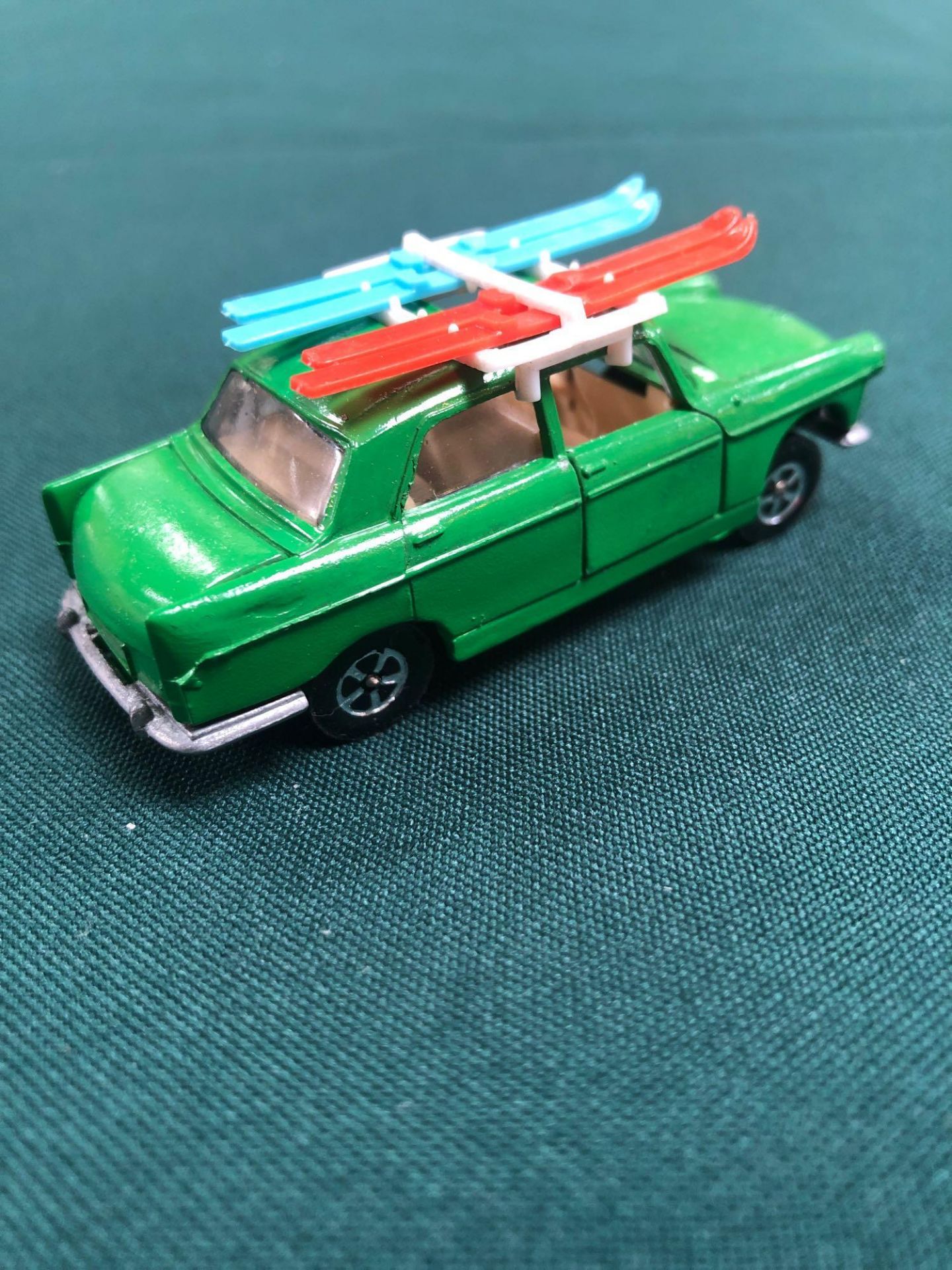 Lone Star Flyers Diecast Model #28 Peugeot 404 In Green With A Cream Interior Roof Rack And Skis - Image 3 of 3