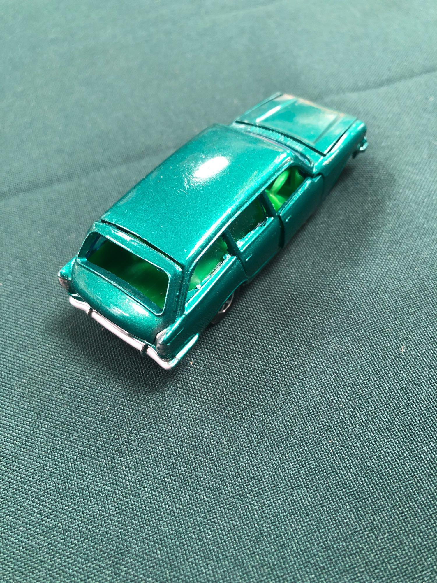 Lone Star Flyers Diecast Model #14 Ford (GB) Zodiac Mark III Estate In Green With Green Interior - Image 3 of 3