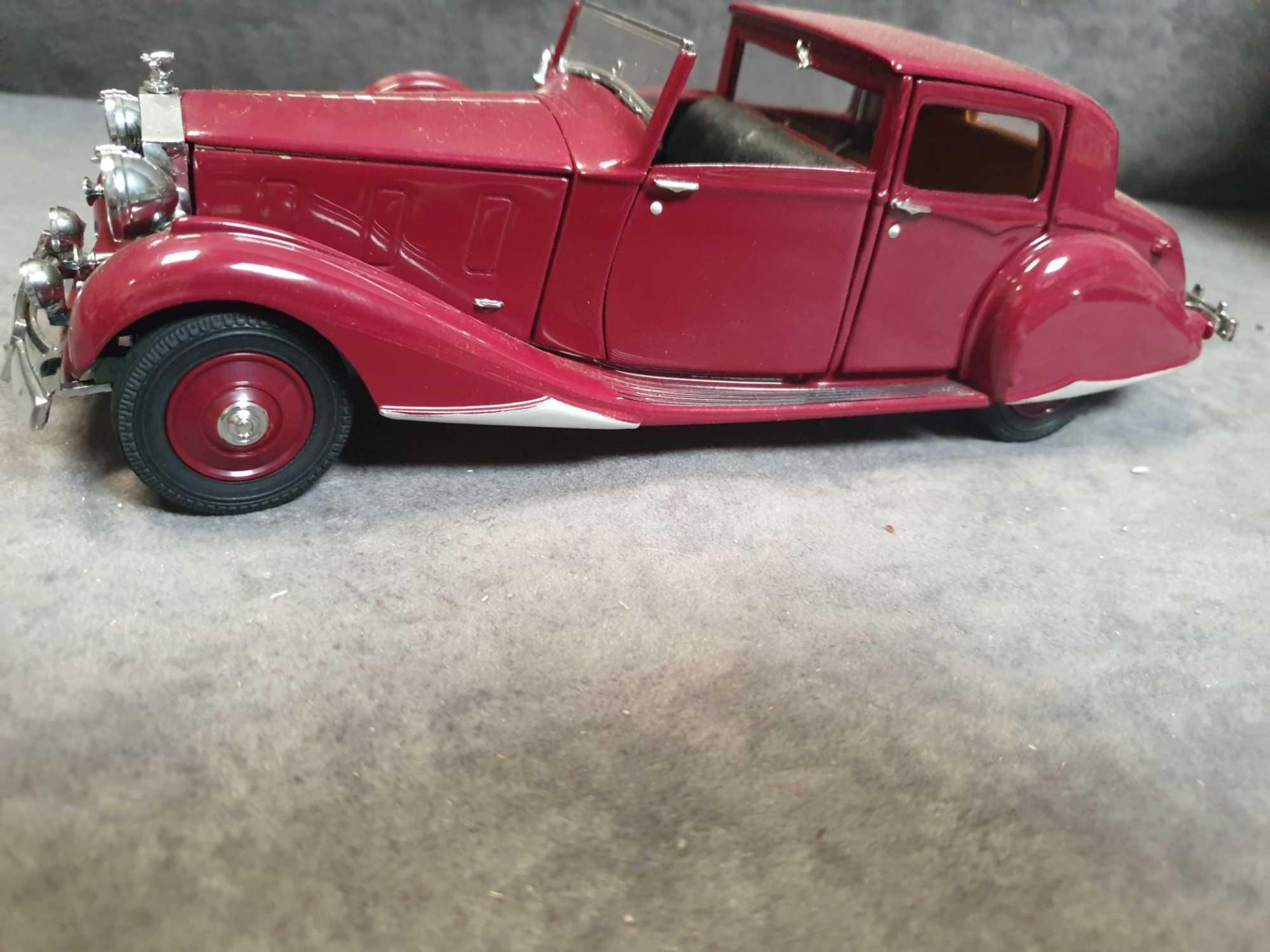 Danbury Mint 1:24 Scale 1938 Rolls-Royce Phantom III Sedanca De Ville Cabriolet Issued In 1998The - Image 4 of 4