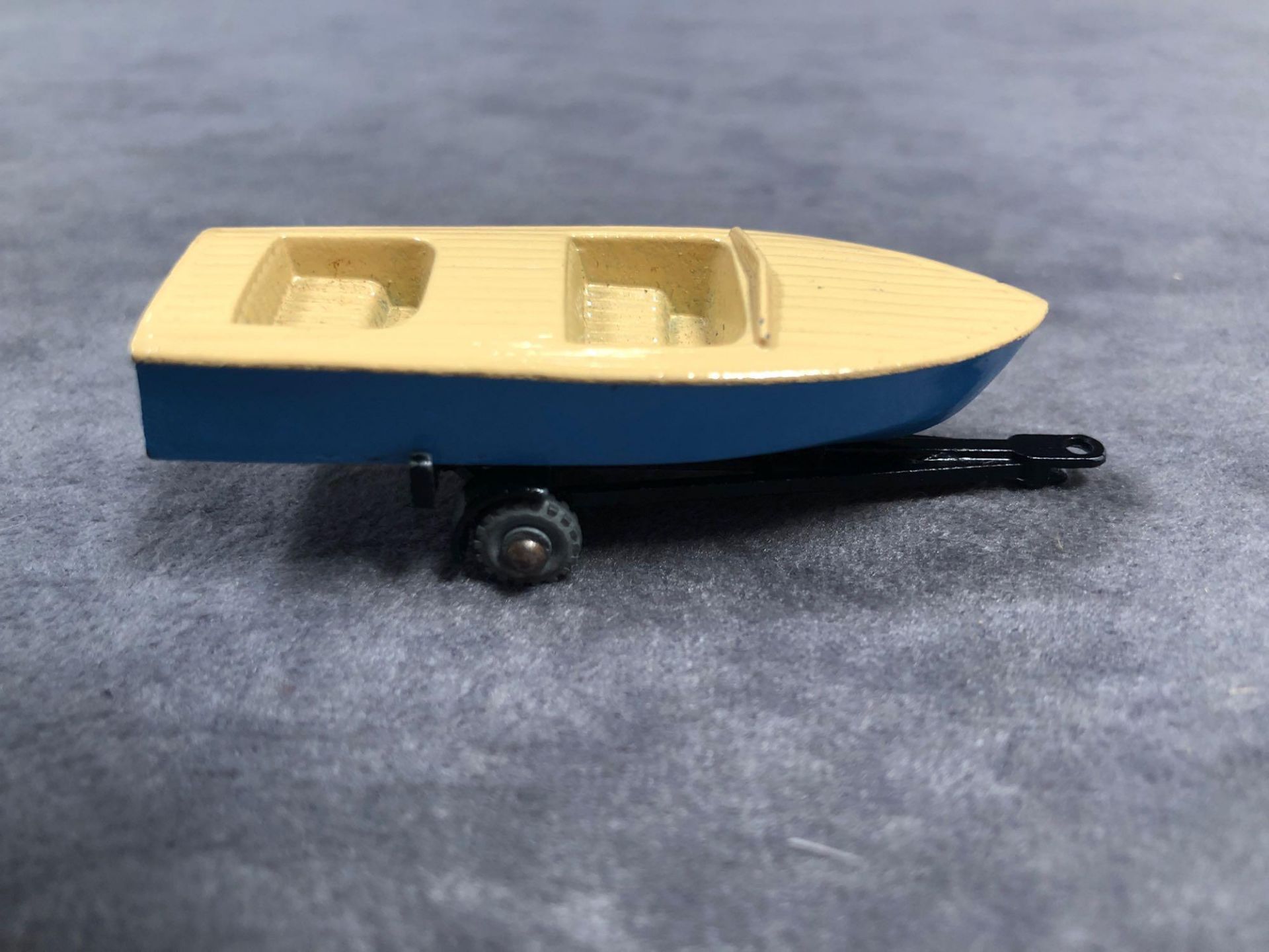 Mint Matchbox Series Moko Lesley Diecast #48 Meteor Speed Boat In Blue/Beige And Black Trailer Crisp - Image 3 of 3