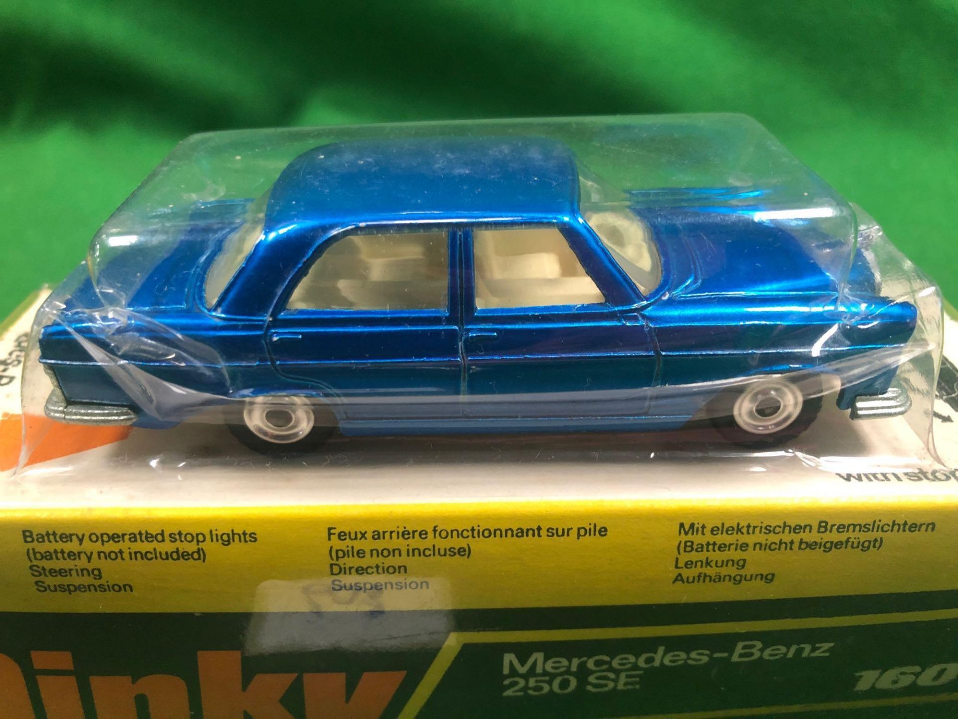 Mint Dinky Toys Diecast #160 Mercedes Benz 250 SE Original Bubble Packaging - Image 2 of 2