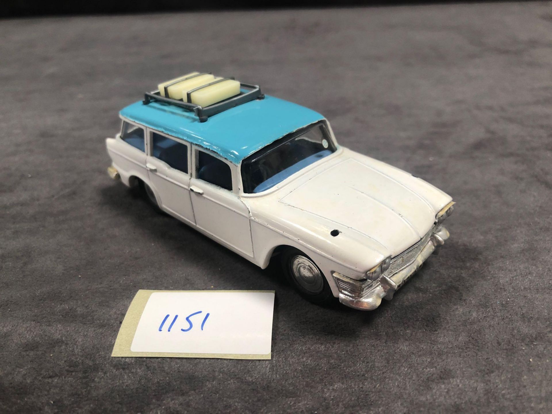 Quite Rare Spot On By Triang Humber Super Snipe Estate 1/42 Scale Car In White With A White Roof And