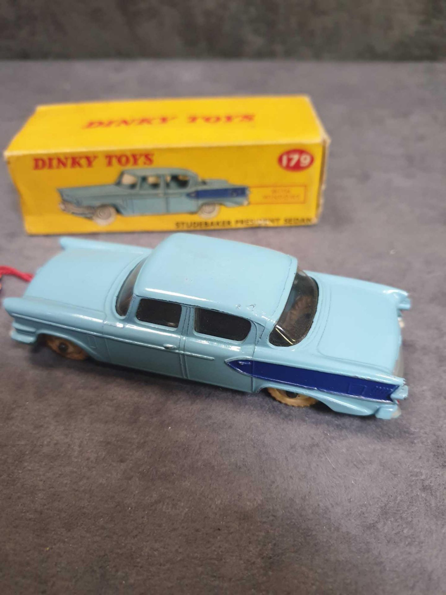 Mint Dinky Diecast #179 Studebaker president sedan blue cast hubs in very good  box 1958-1963 (end - Image 2 of 2