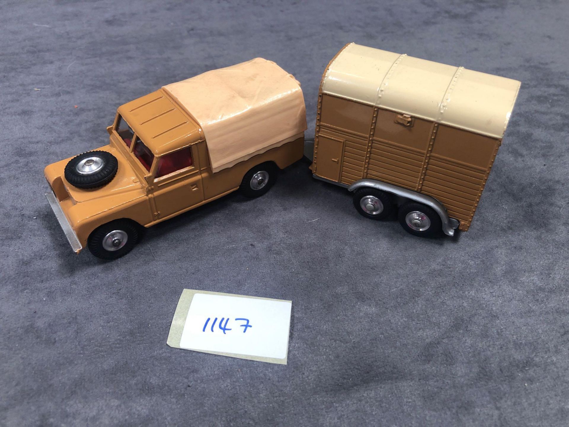 Mint Corgi Land Rover And Horsebox In Brown And Cream With One Pony No Box