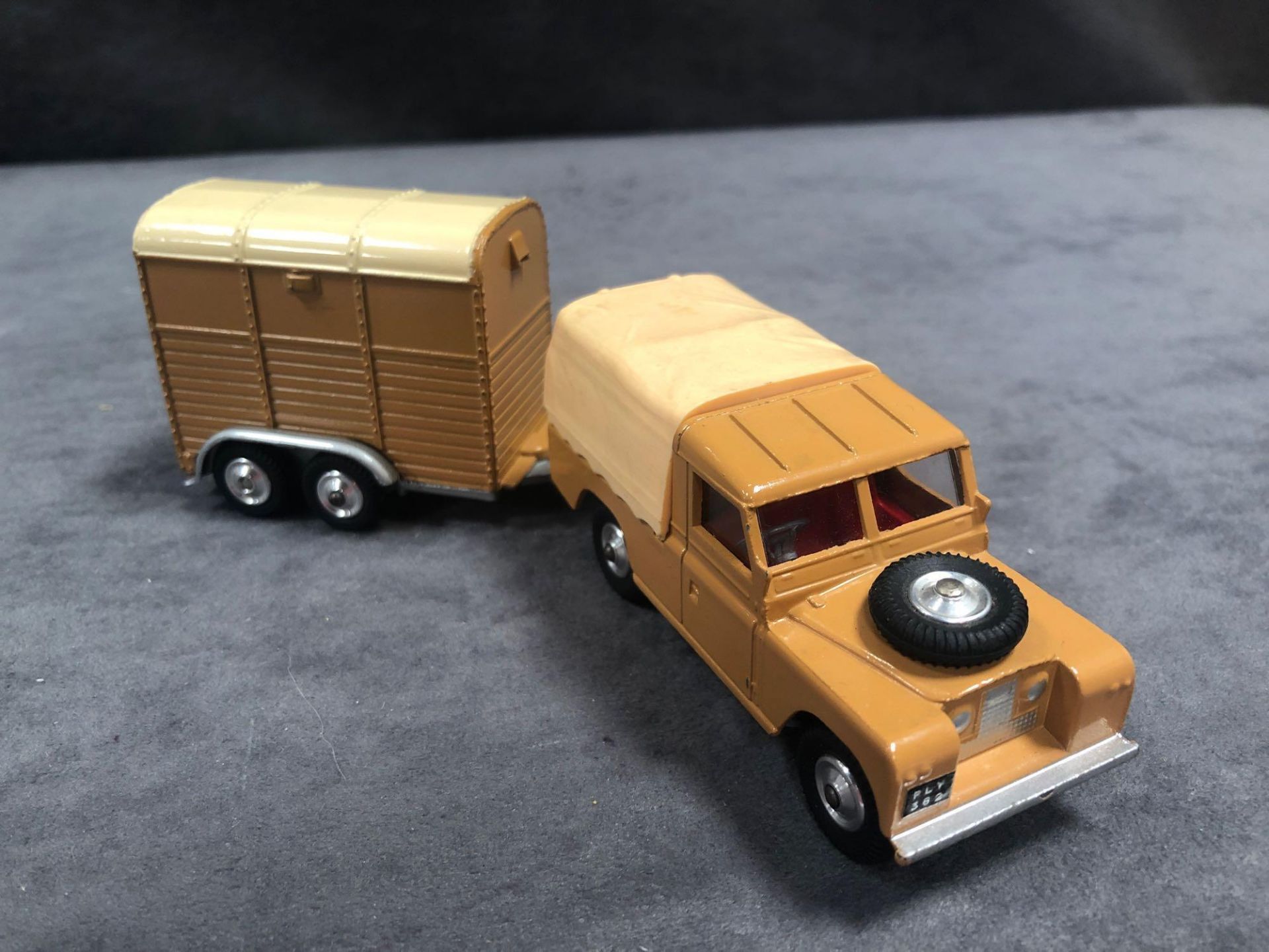 Mint Corgi Land Rover And Horsebox In Brown And Cream With One Pony No Box - Image 2 of 3