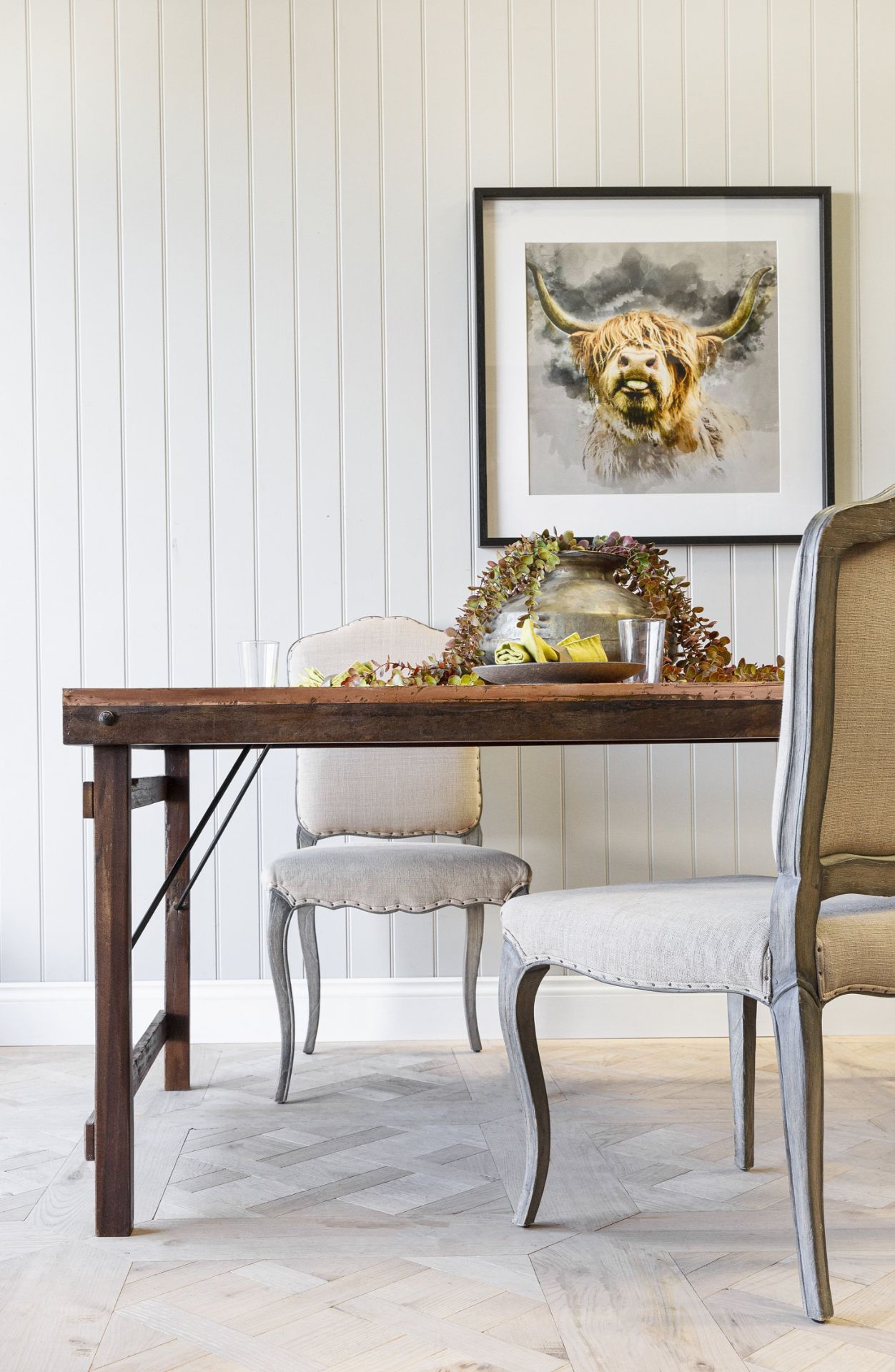 A beautifully crafted Indian dining table. Complete with a stunning dark wood finish, aged dark - Image 4 of 4