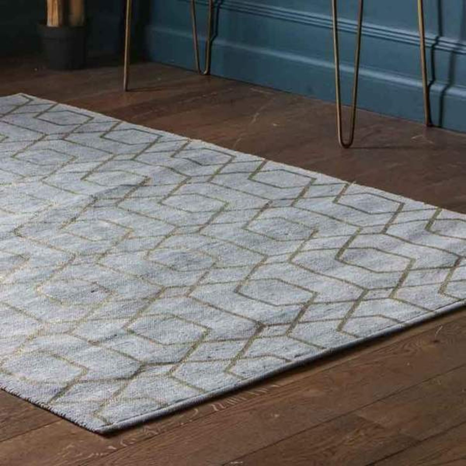 Winchester rug Grey 1600 x 2300mm Modern and stylish with metallic highlights the rug is perfect