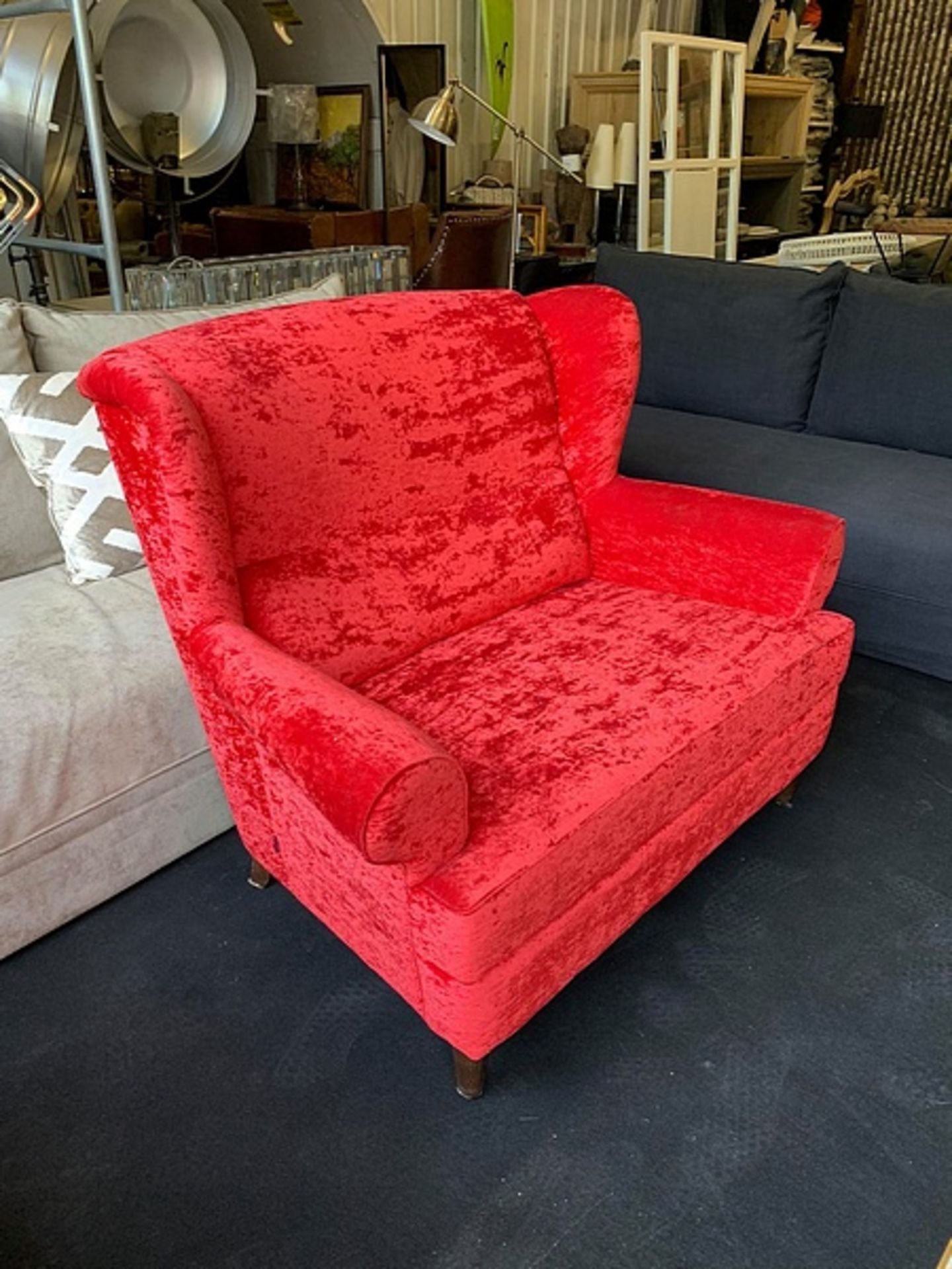 Satelliet UK Barok Sofa Red Crushed Velvet a vibrant and comfortable sofa designed with plenty of - Image 2 of 2