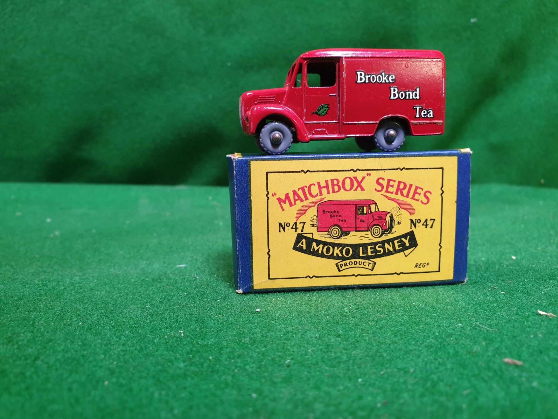 Matchbox Moko Lesney #47a Trojan Van Brooke Bond Tea Silver Painted Grille Some Box Rubbing