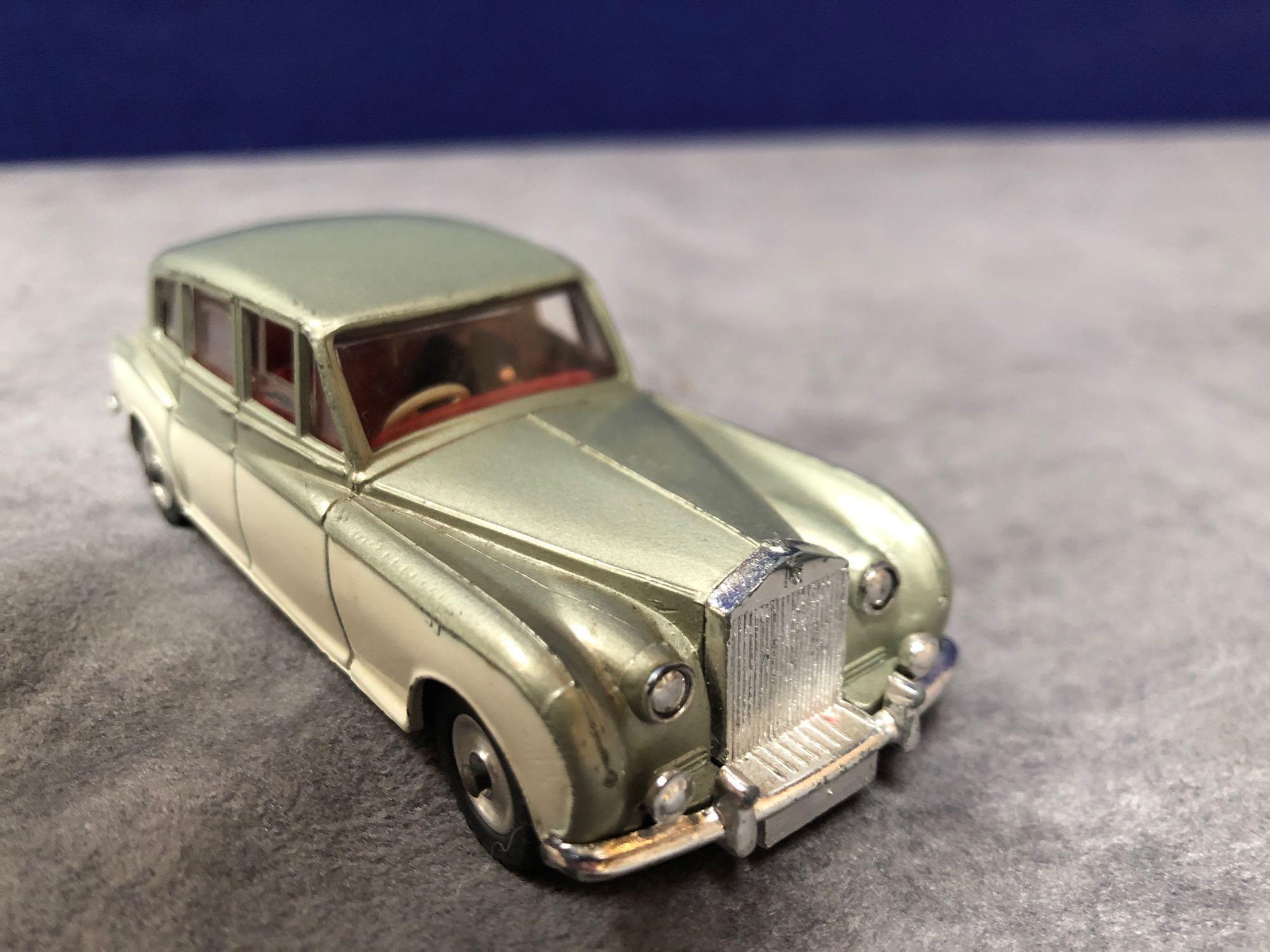 Dinky #198 Rolls Royce Phantom V Green/Cream - Concave Hubs, 1962 - 1969 Unboxed excellent model - Image 2 of 4