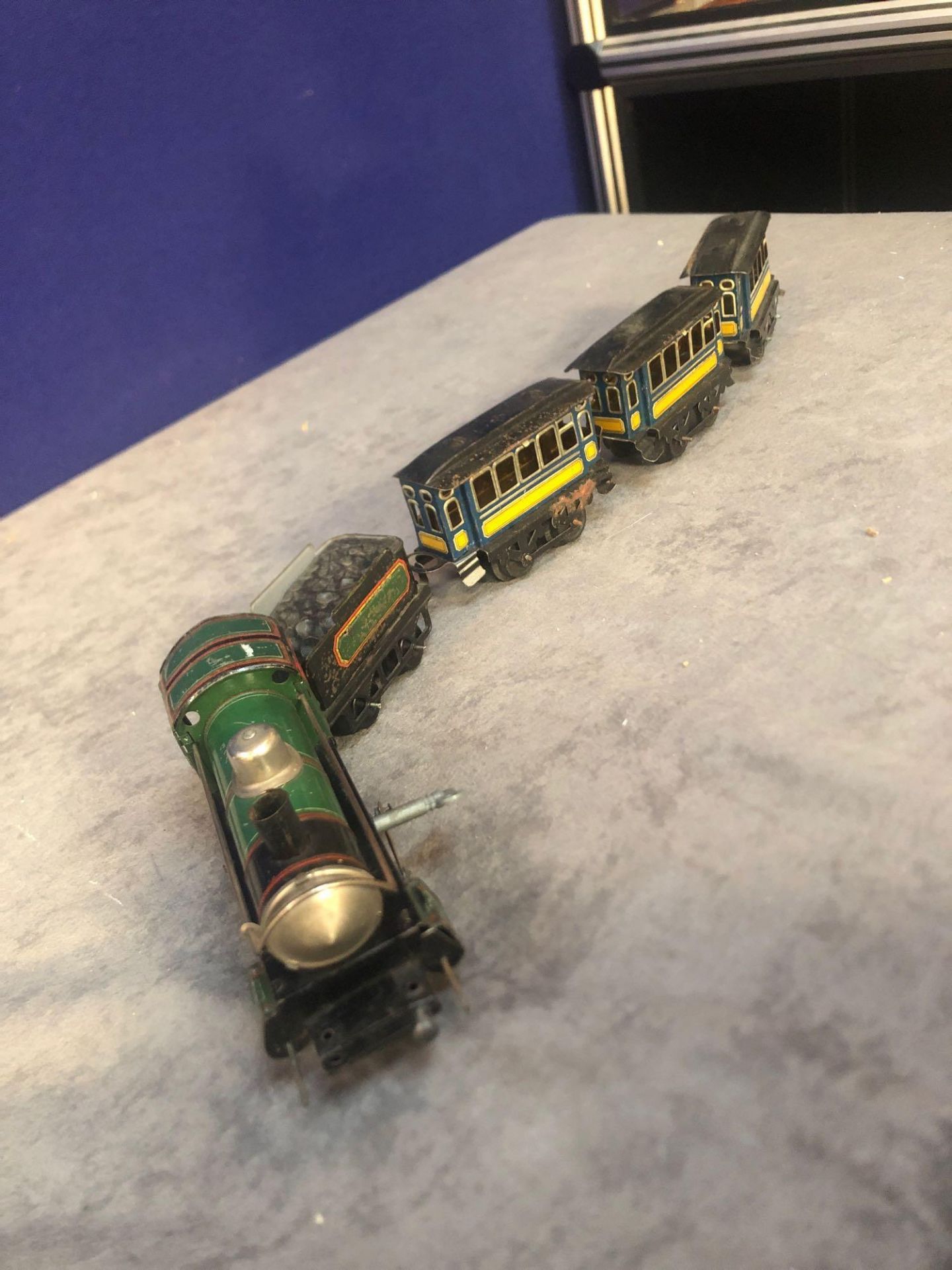 Issmayer / Bub Vintage Tin Lithographed Clockwork 0-Gauge Passenger Train SetÃƒÂ¢ Issmayer Bub Tin