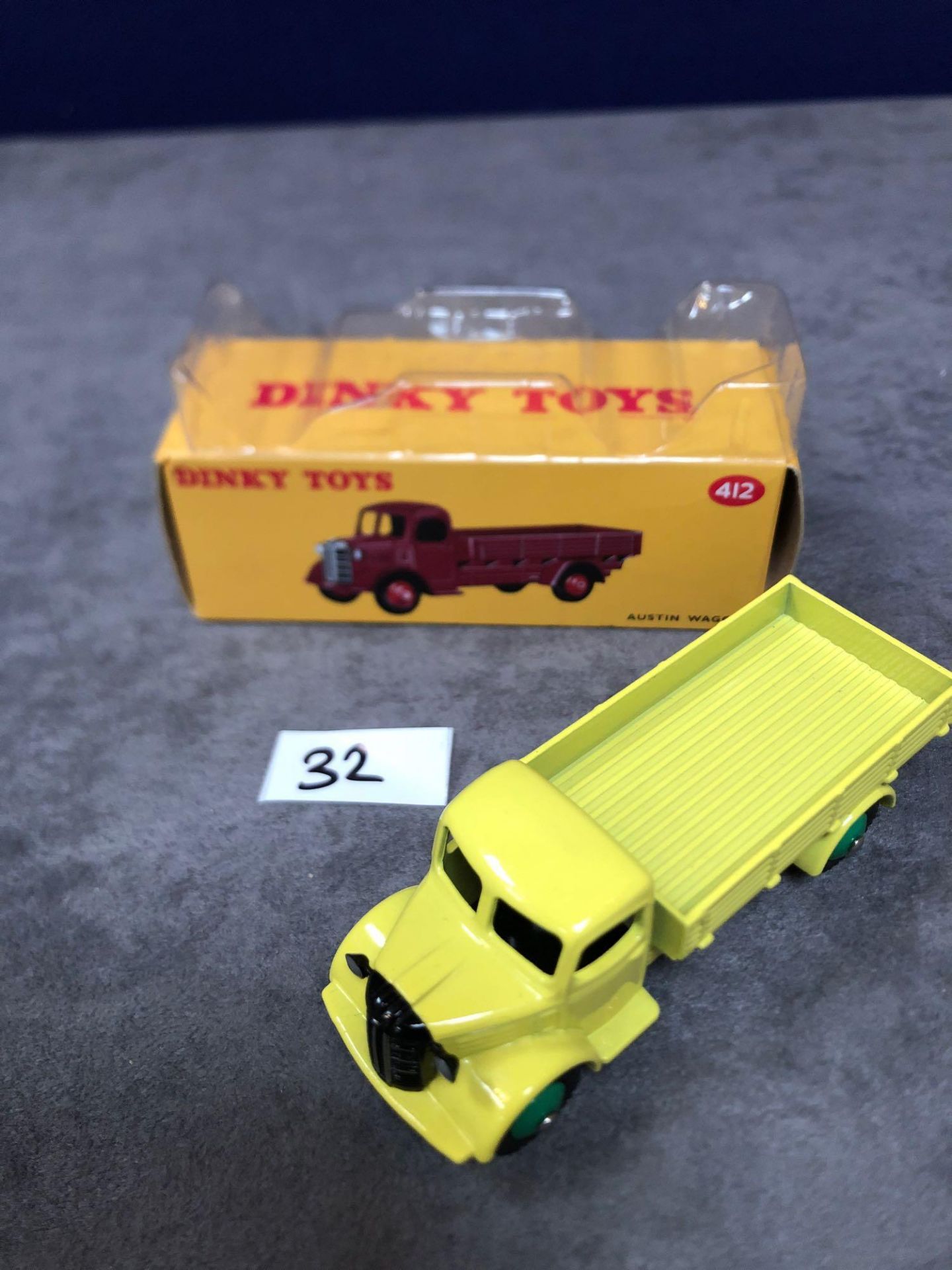 Dinky (Atlas Edition) Diecast #412 Austin Wagon mint in box