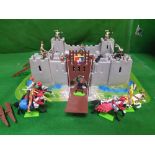 Britains Knights Of The Sword Lion Castle- Comprises Of Castle With 24 Figurines In 1986 Britains