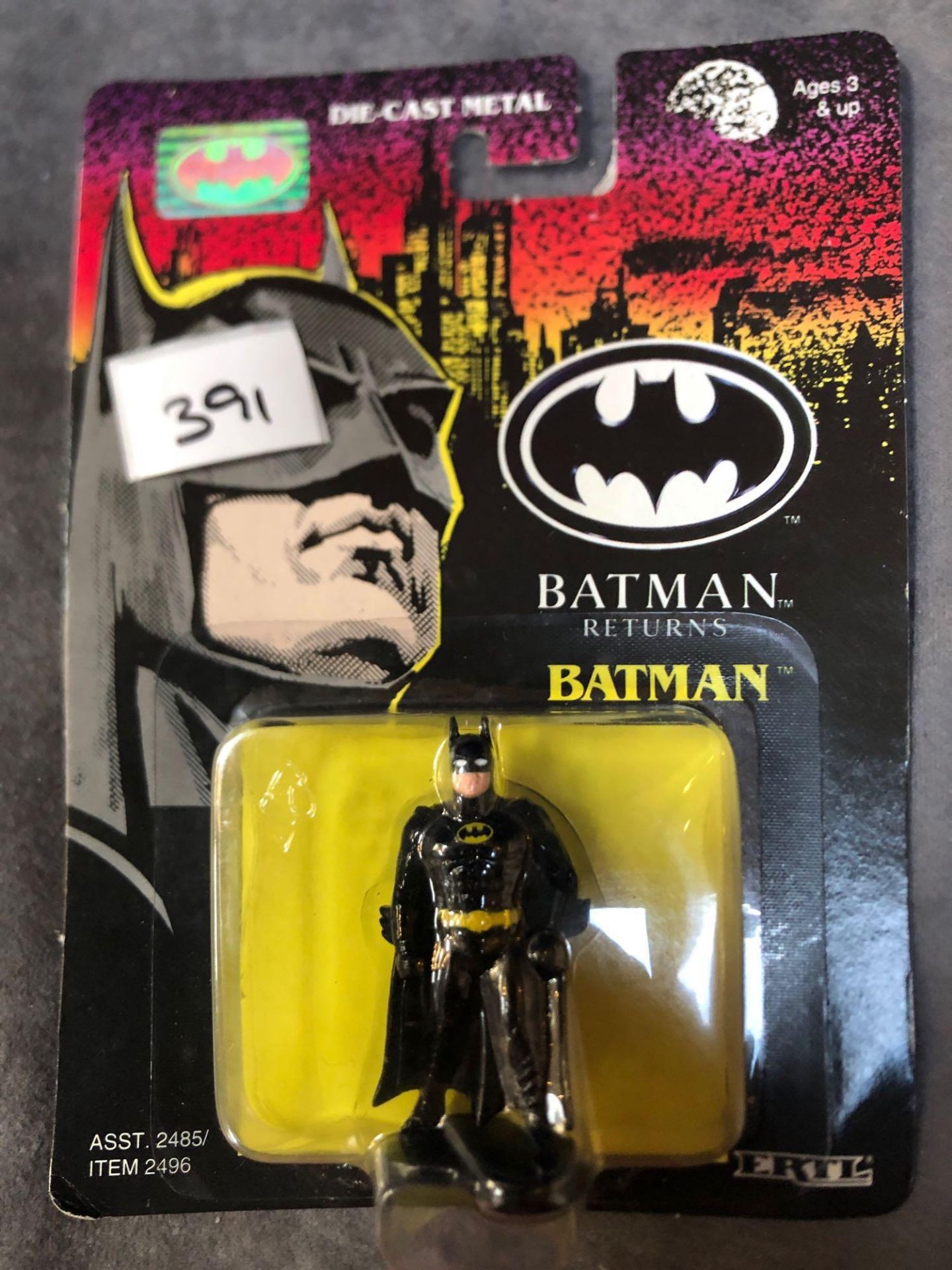 ERTL Batman Returns Diecast Action Figure #2496 Batman On The Bubble Card