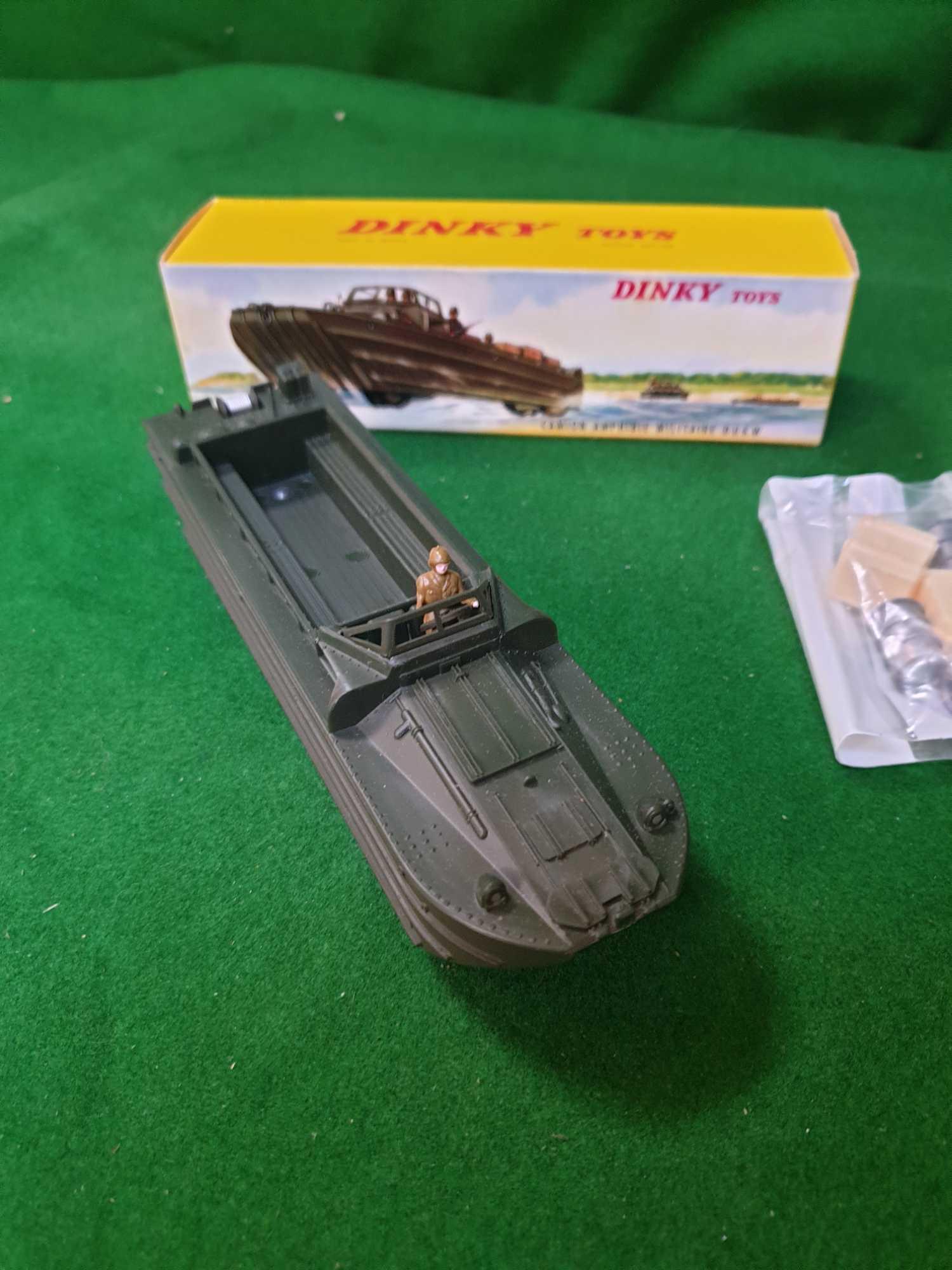 Dinky France #825 Camion Amphibian Vehicle - Amphibian Militaire DUKW Comes With Barrels And Cases - Image 4 of 4