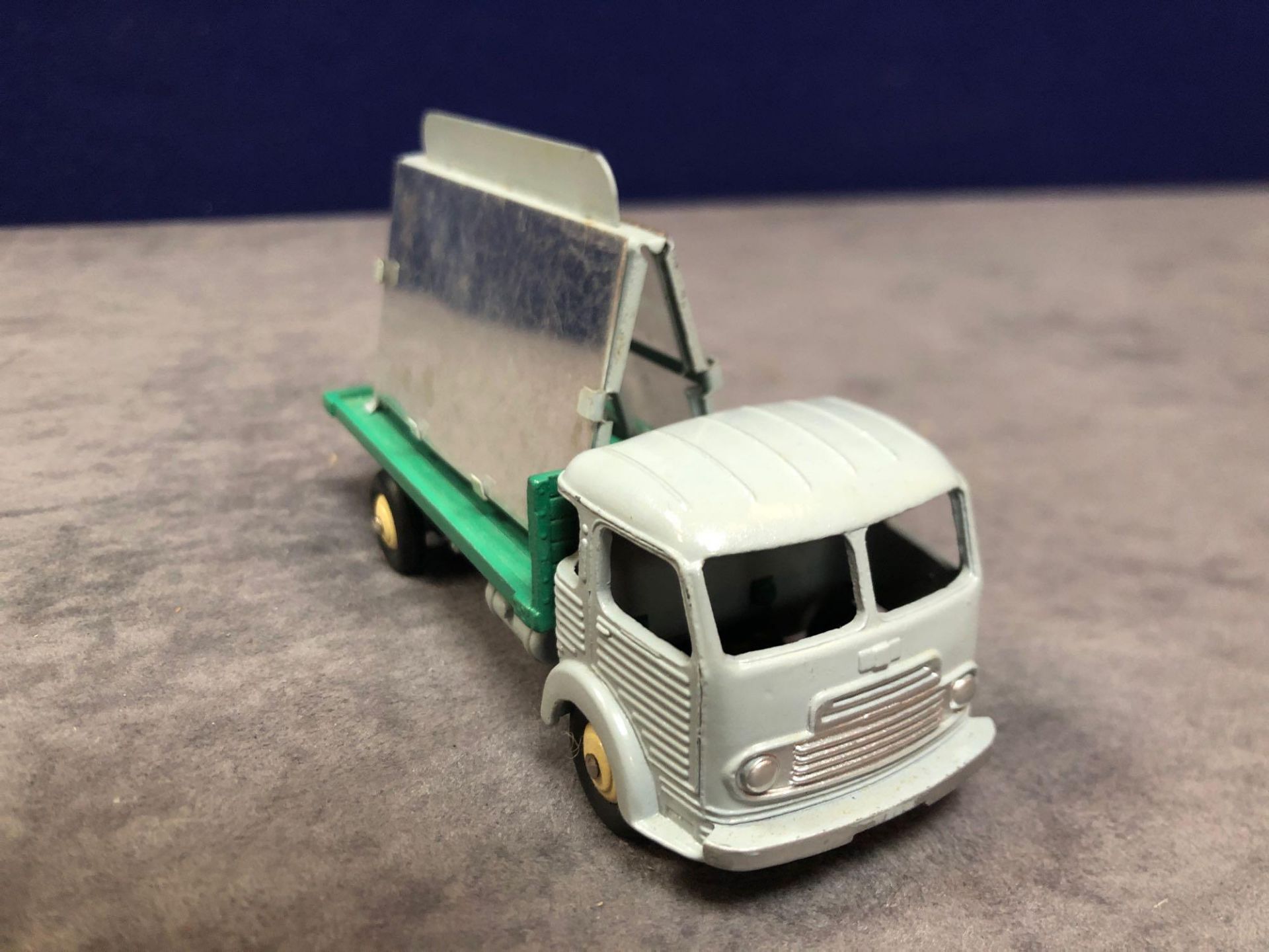 Dinky France #33C Simca Glass Truck Grey/Dark Green - Renumbered 579 Mint In Very Good Firm Box - Bild 2 aus 4