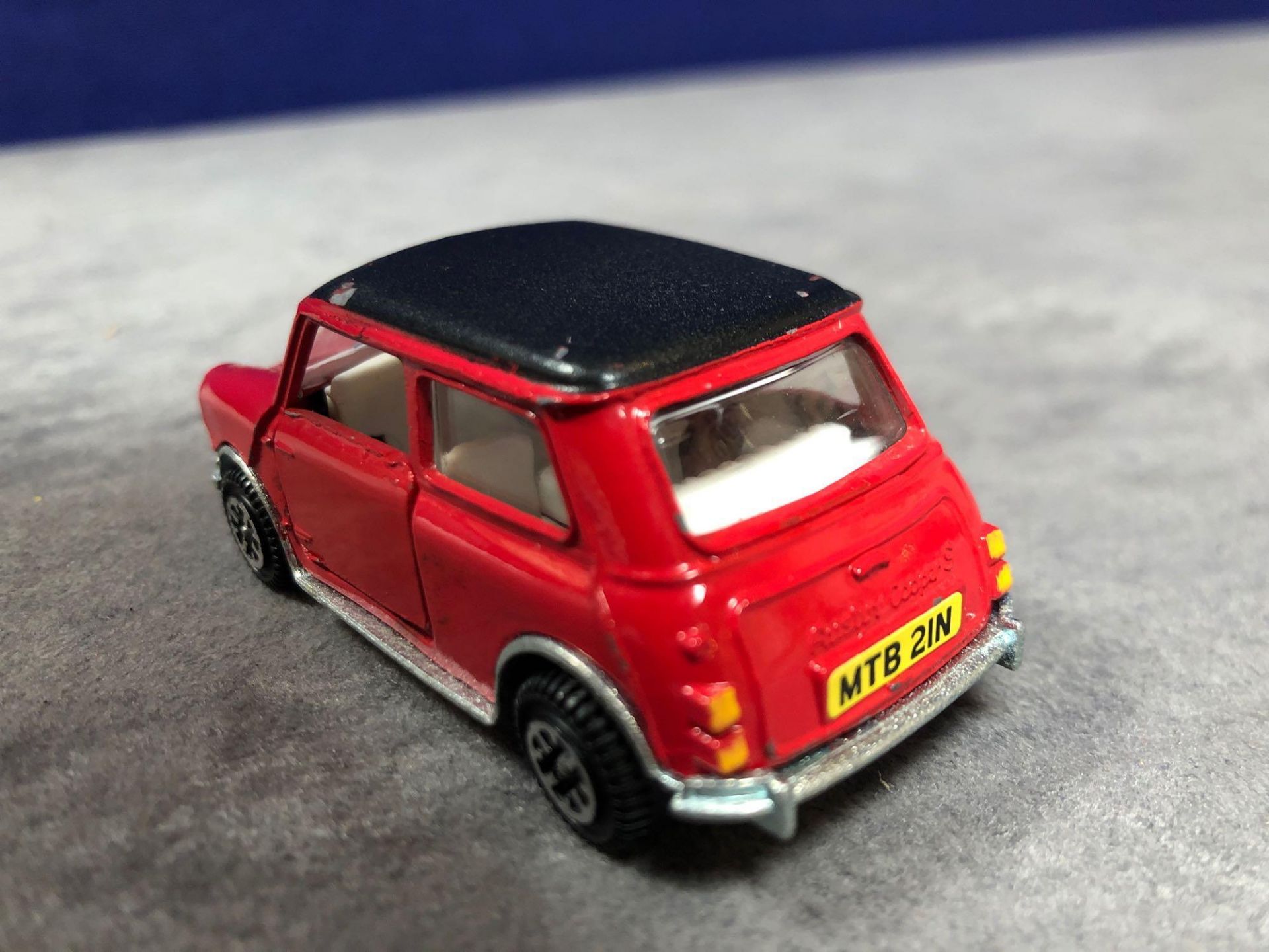Dinky Mini In Red With A Black And White Interior Unboxed Nr Mint Roof Marked Has A Good Shine - Image 3 of 4