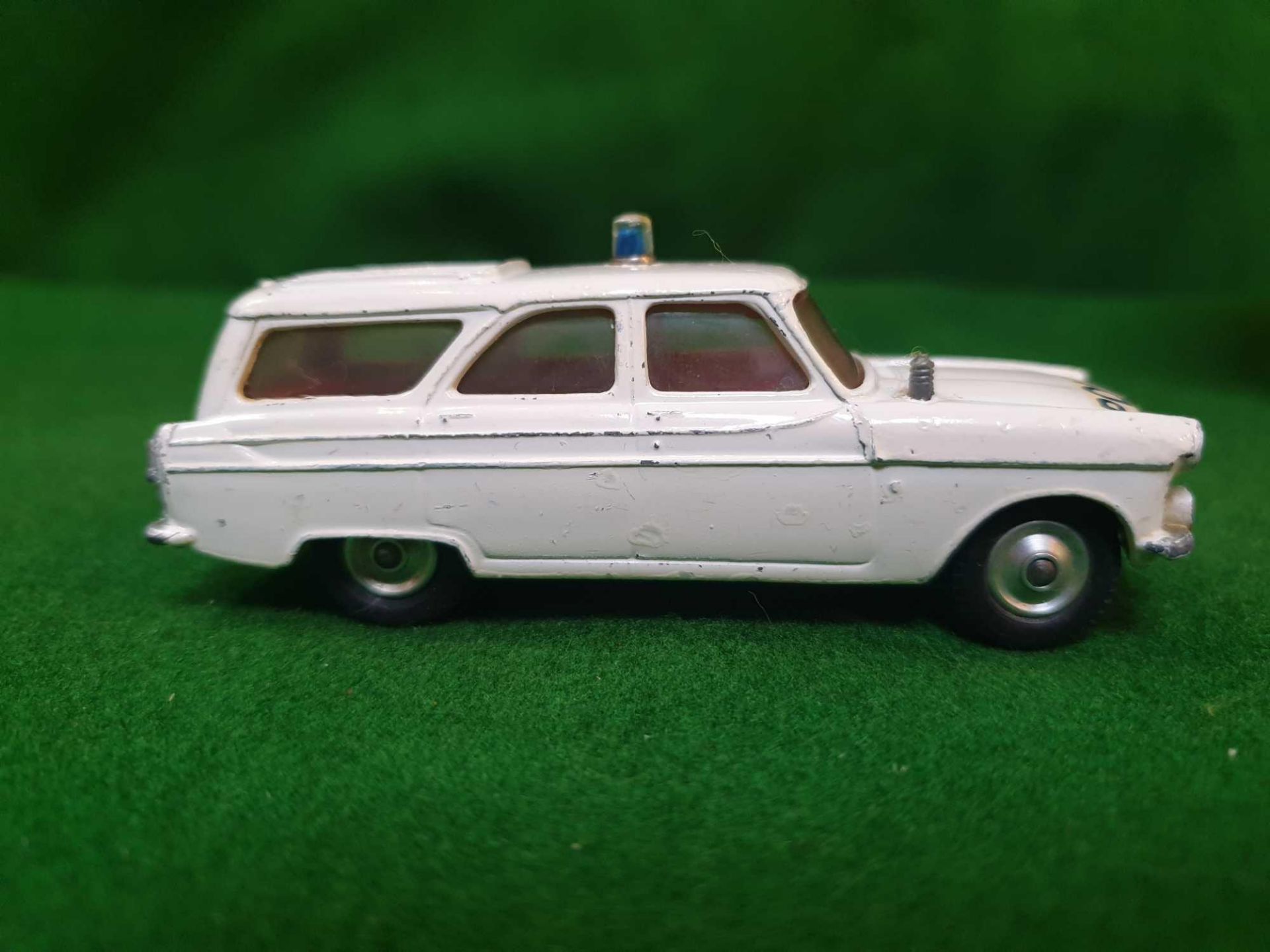Corgi #419 Rare Ford Zephyr Motorway Patrol Car Cream Red Interior Spun Hubs Unboxed In Good Overall - Image 3 of 4