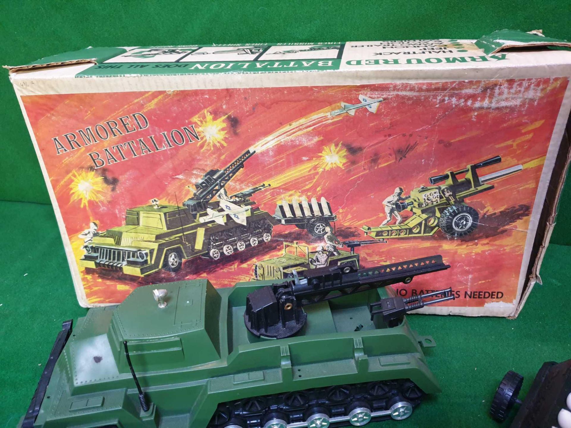 Deluxe Reading #108 Armoured Battalion Military Army Playset 1960s - Image 3 of 4