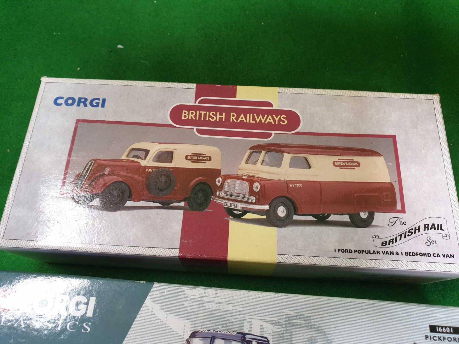 3 X Corgi Classics Diecast Vehicles Comprising Of #16601 Scammell Model Ell And Land Rover Set - Image 2 of 4