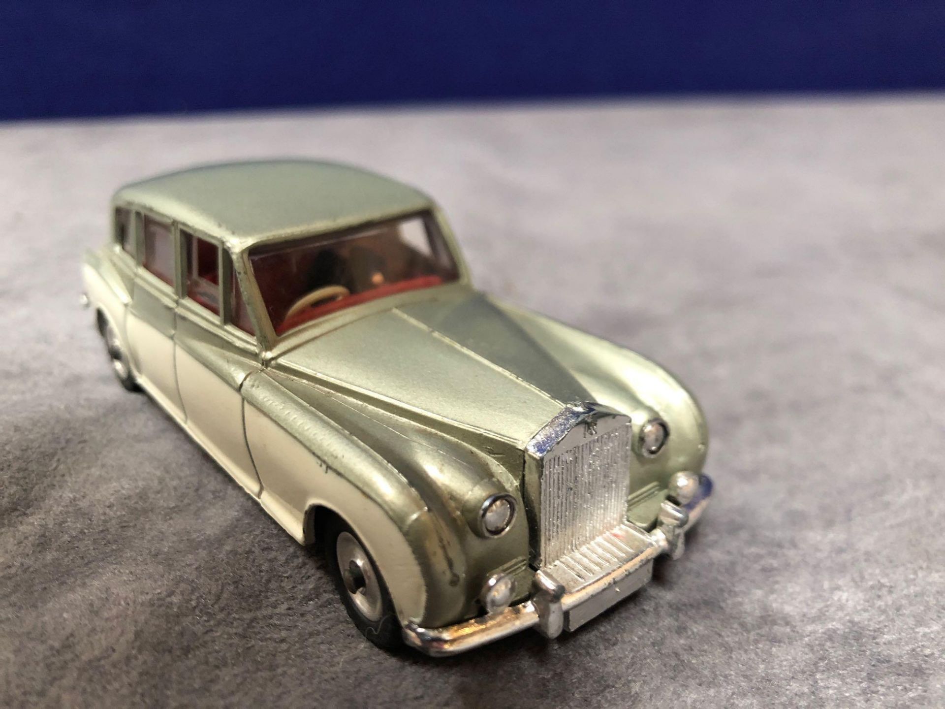 Dinky #198 Rolls Royce Phantom V Green/Cream - Concave Hubs, 1962 - 1969 Unboxed Excellent Model - Image 2 of 4