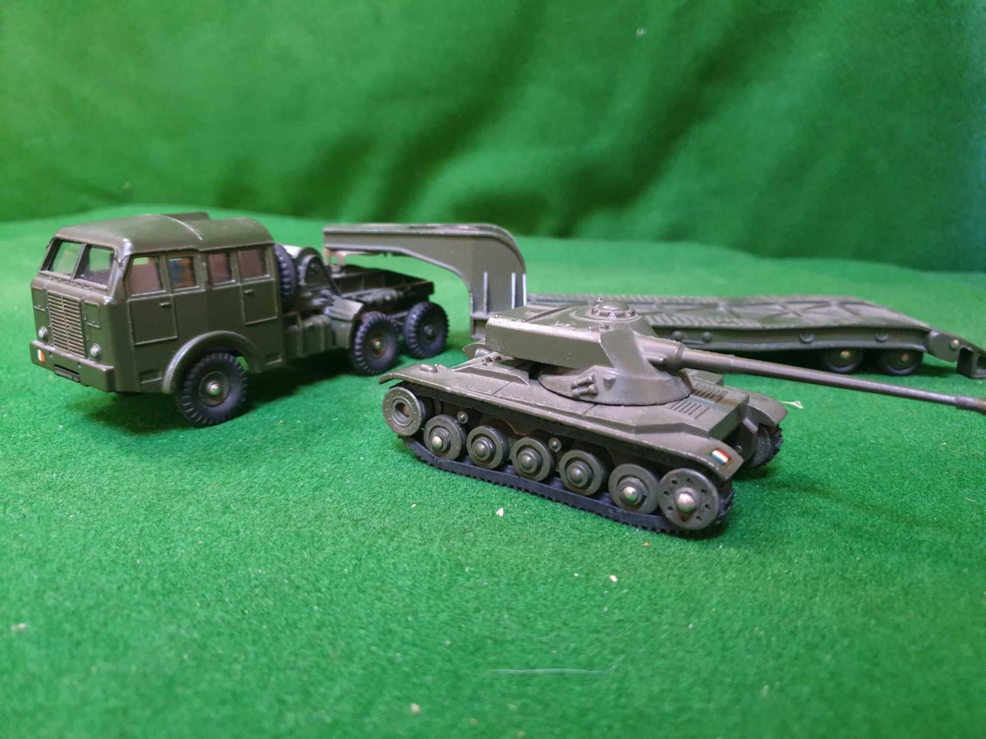 Dinky France #890 Berliet Tank Transporter Green - Detachable Trailer Complete With80C Char AMX Tank - Image 4 of 4