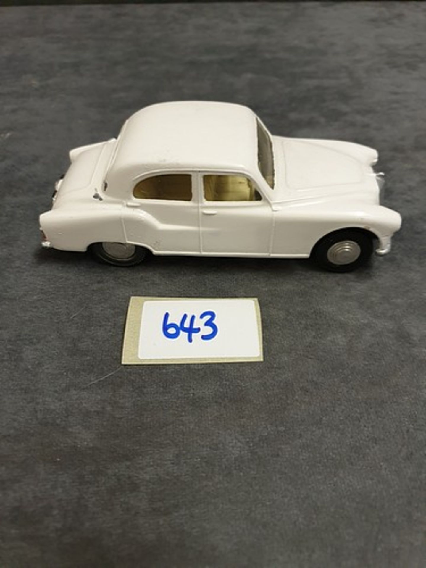Spot-On By Tri-Ang Models Diecast #101 Armstrong Siddeley Sapphire In White And Cream Interior Model