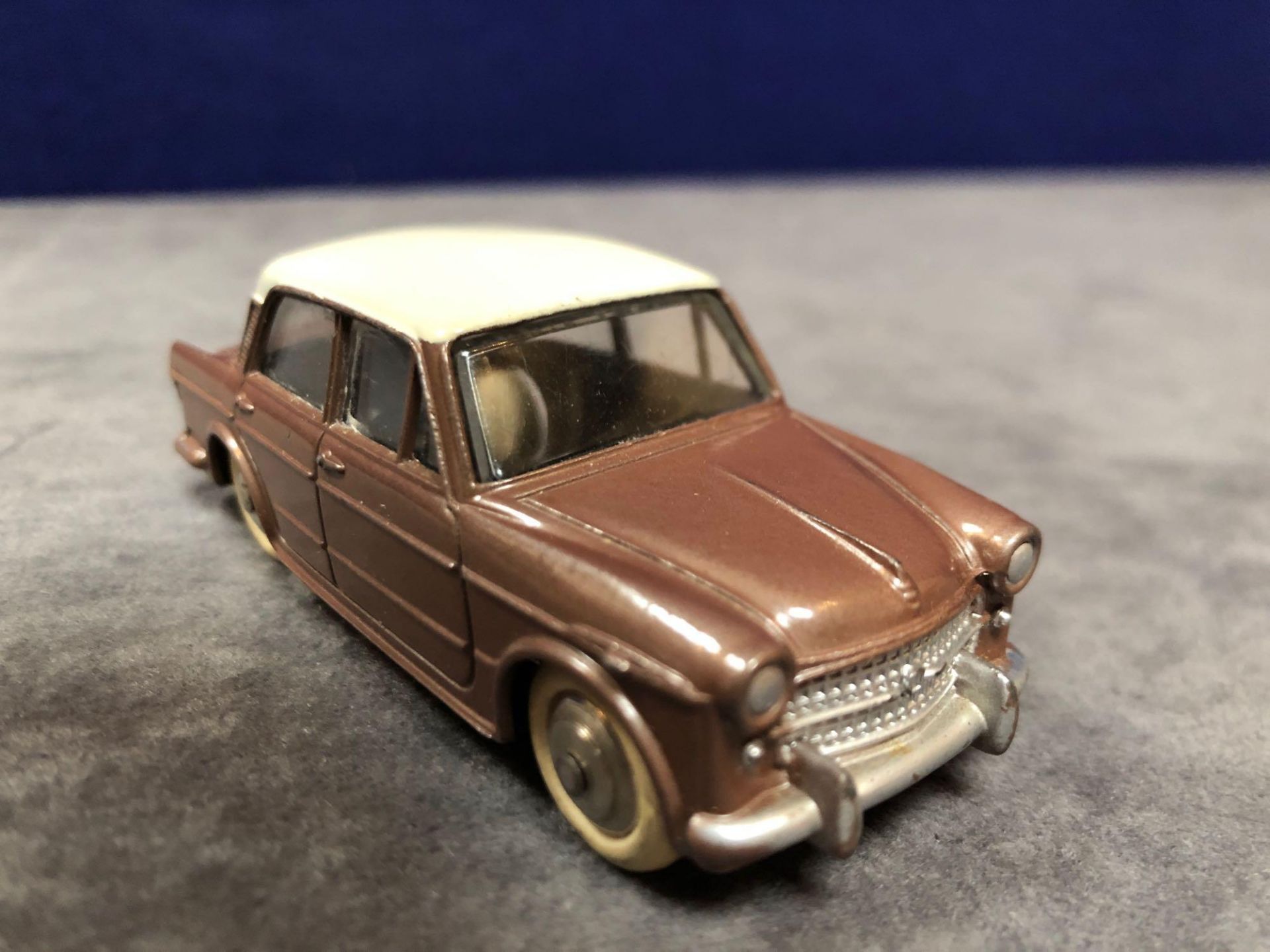 Dinky (France) Diecast #531 Fiat 1200 Grand Vue Brown/Cream - Silver Detailing. In Brown With A - Bild 2 aus 3