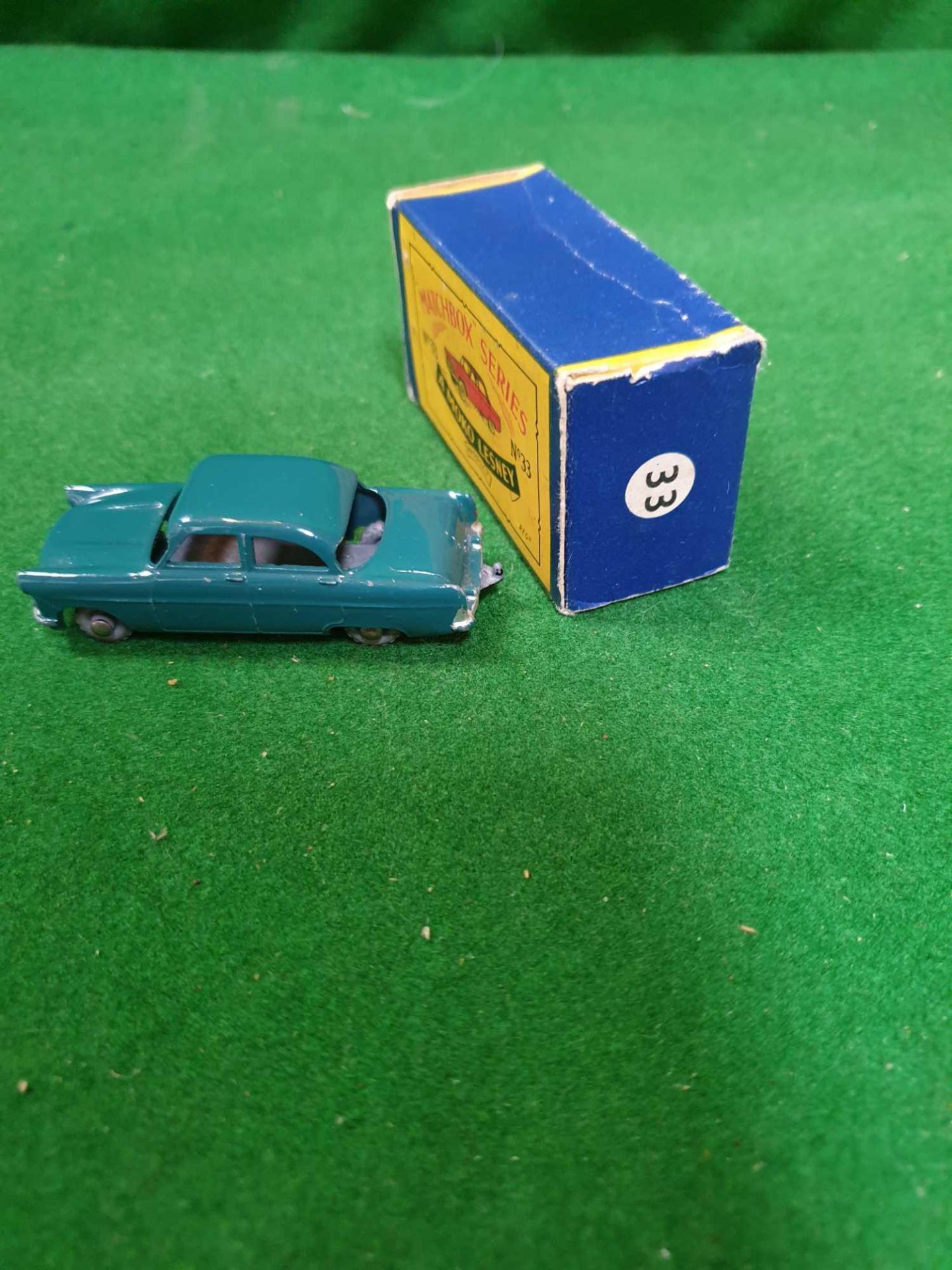 Matchbox Moko Lesney #33a Ford Zodiac Green Mint Model Dark Green Very Good Box 1957-1960 - Image 2 of 2