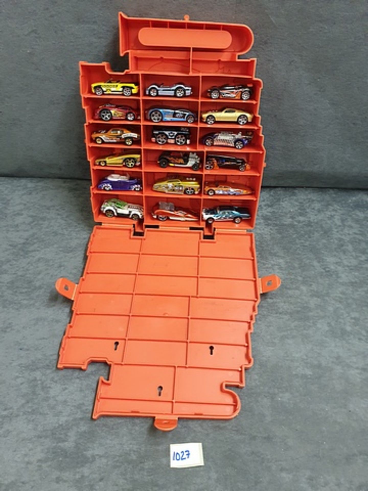 Vintage Hot Wheels Red Racers Engine Carrying Storage Case Car Holder 1983Complete With 18 Cars - Image 2 of 4