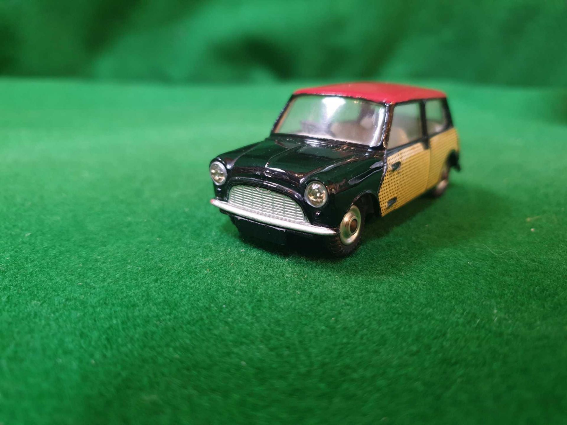 Corgi #227 Morris Mini Cooper Black Body With Red Roof Gold Wicker Work Decal Doors Unboxed In - Image 2 of 3