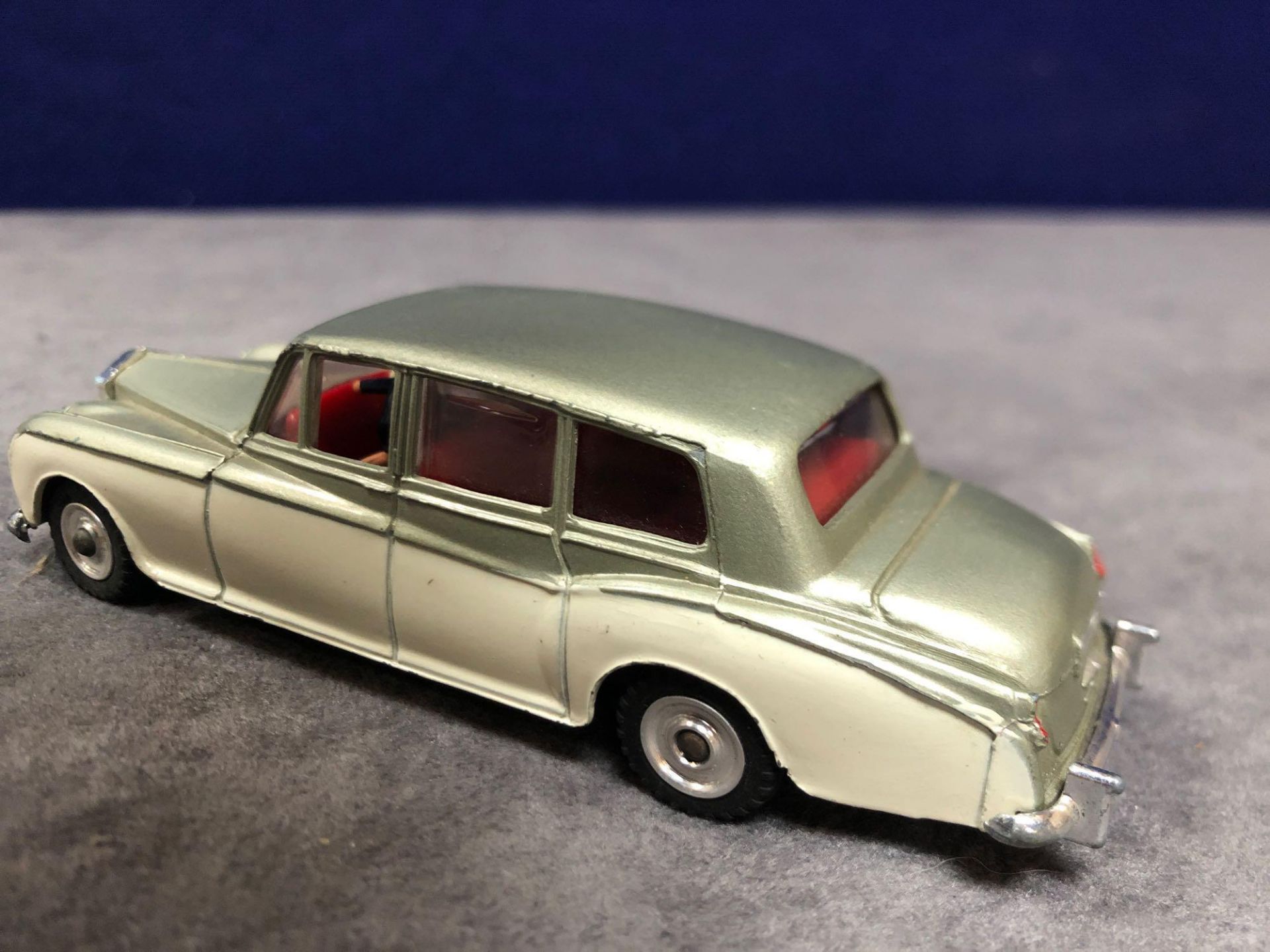 Dinky #198 Rolls Royce Phantom V Green/Cream - Concave Hubs, 1962 - 1969 Unboxed Excellent Model - Image 3 of 4