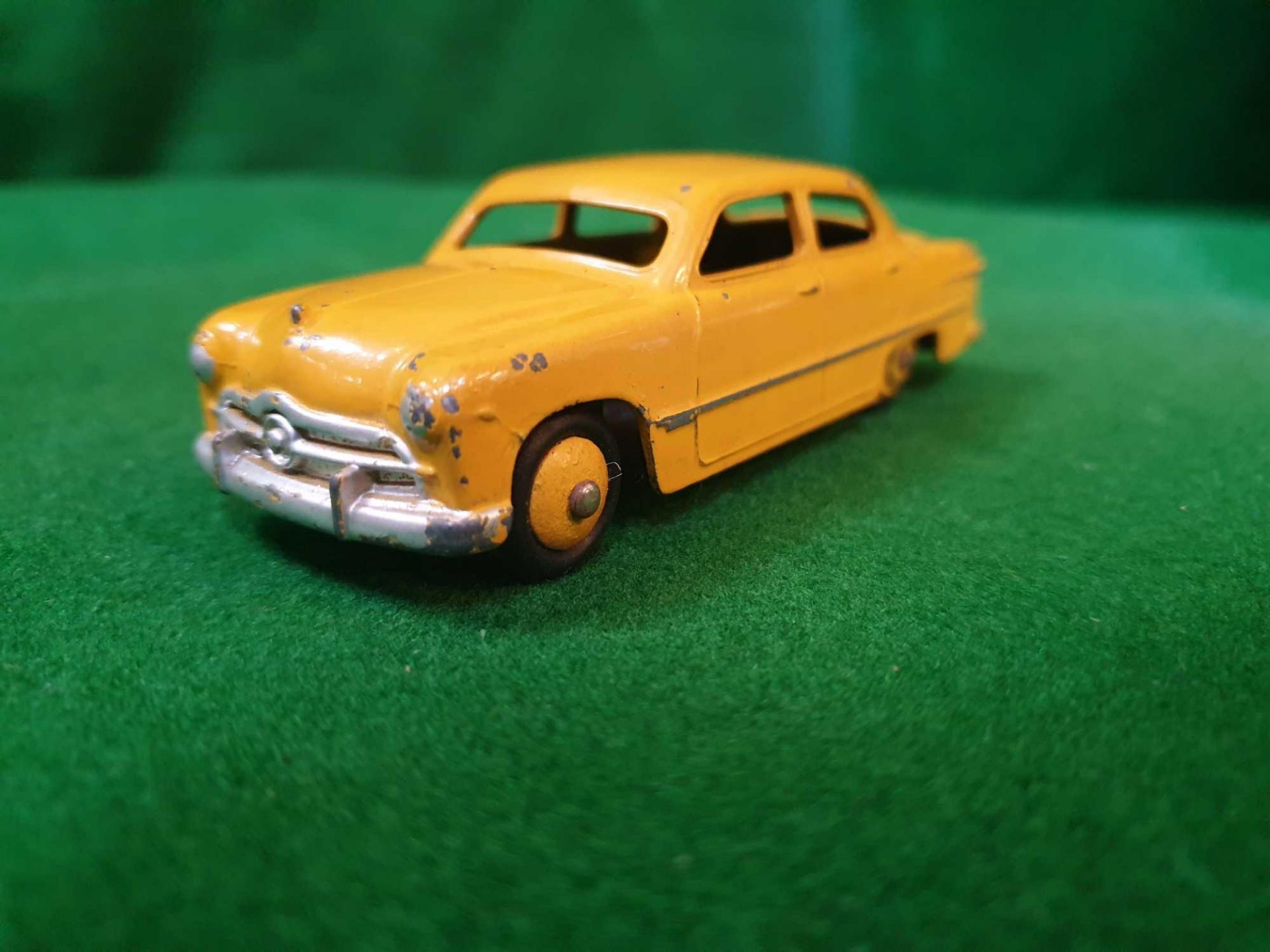 Dinky #139a Ford Fordor Sedan Yellow Good Condition Without Box 1949-1954 - Image 3 of 3