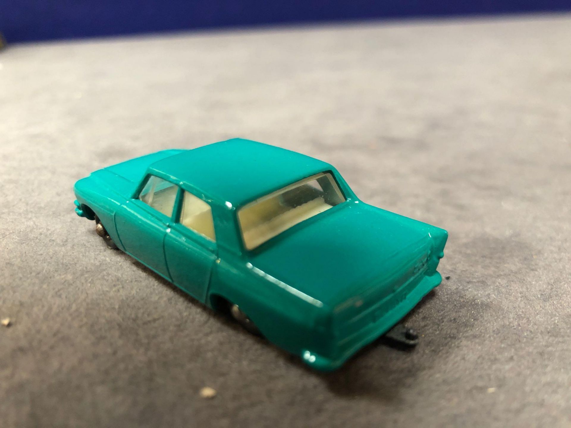 Matchbox Lesney #33b Ford Zephyr 6 Sea Green - Black Plastic Wheels Mint In Firm Type E Box - Image 3 of 4