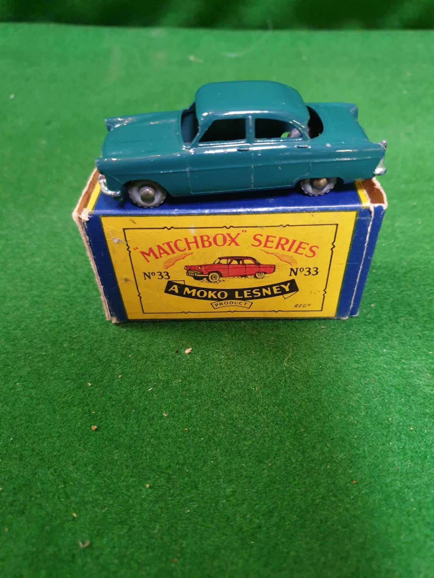 Matchbox Moko Lesney #33a Ford Zodiac Green Mint Model Dark Green Very Good Box 1957-1960