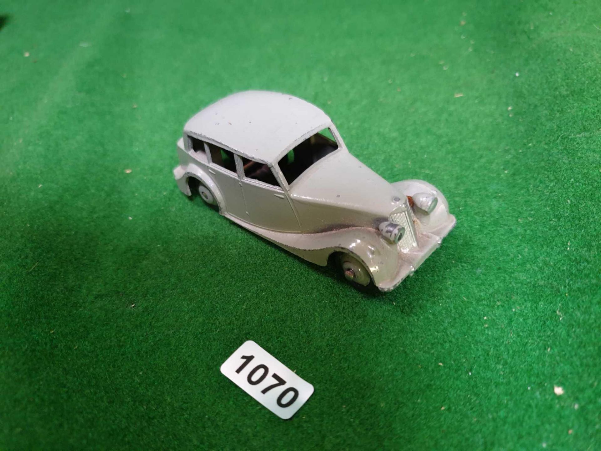 Dinky #40b Triumph 1800 Saloon Grey This Is The Rarer Early Version Of The Dinky Toys Triumph 1800