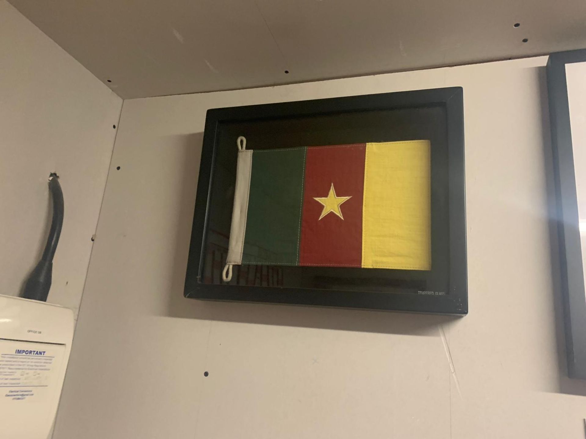 Flag Shadow Box Cameroon A Visually Compelling Addition To Any Room With A Bold Graphic Print, Our - Bild 2 aus 4