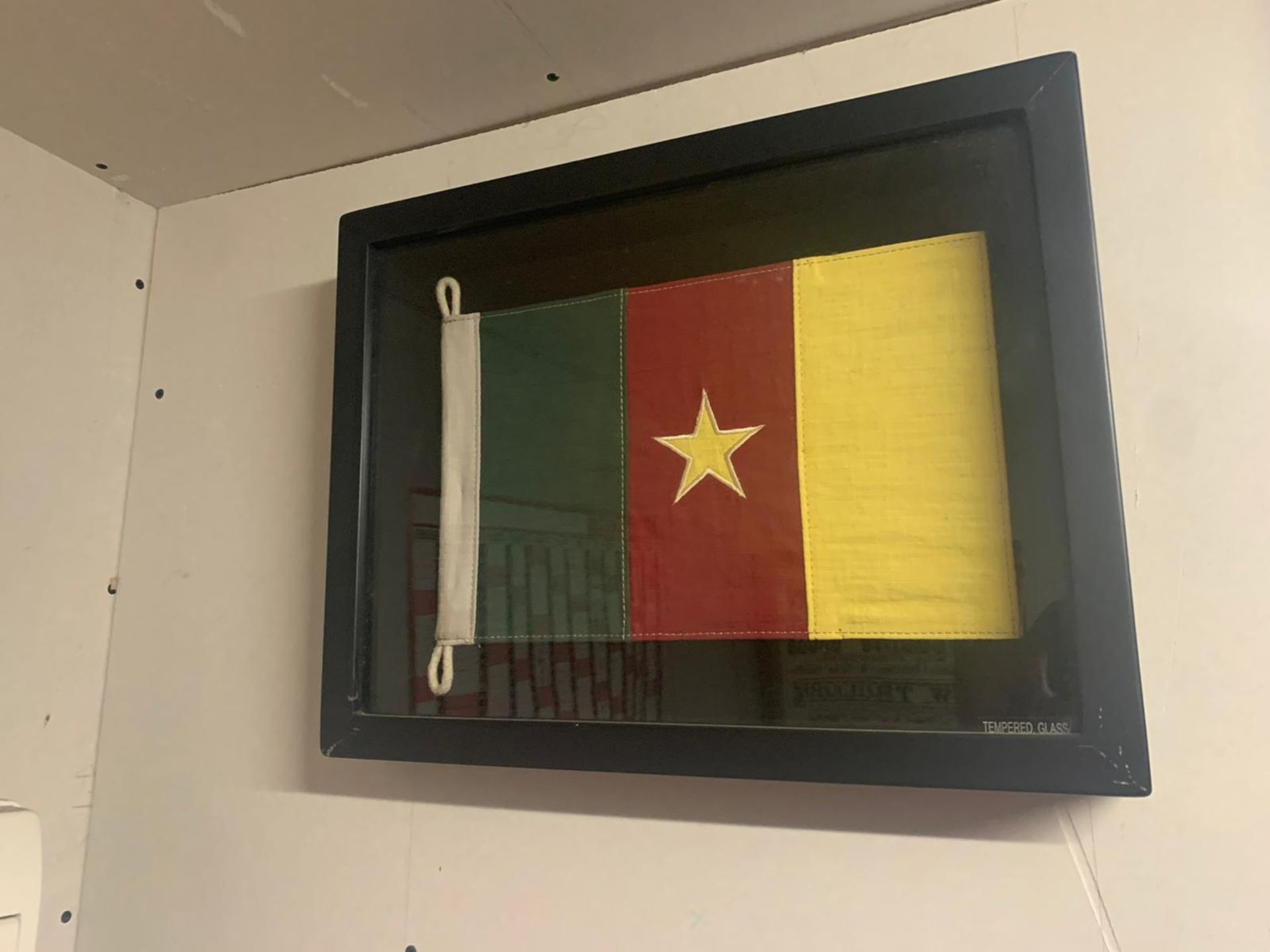 Flag Shadow Box Cameroon A Visually Compelling Addition To Any Room With A Bold Graphic Print, Our - Bild 3 aus 4