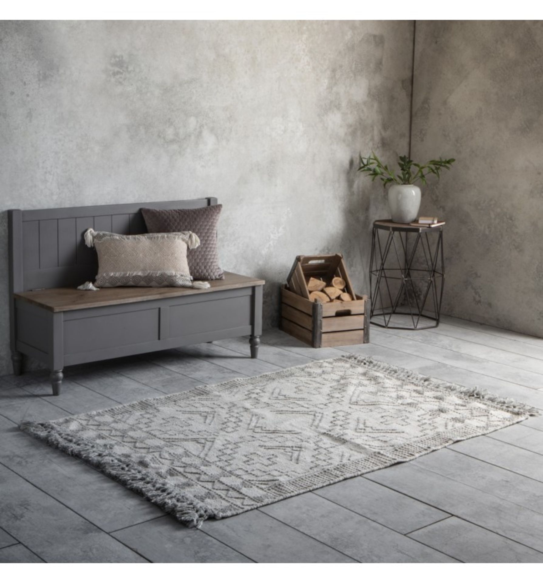 Peru Rug The lightweight pile comes in a neutral cream and grey colour scheme which makes it perfect