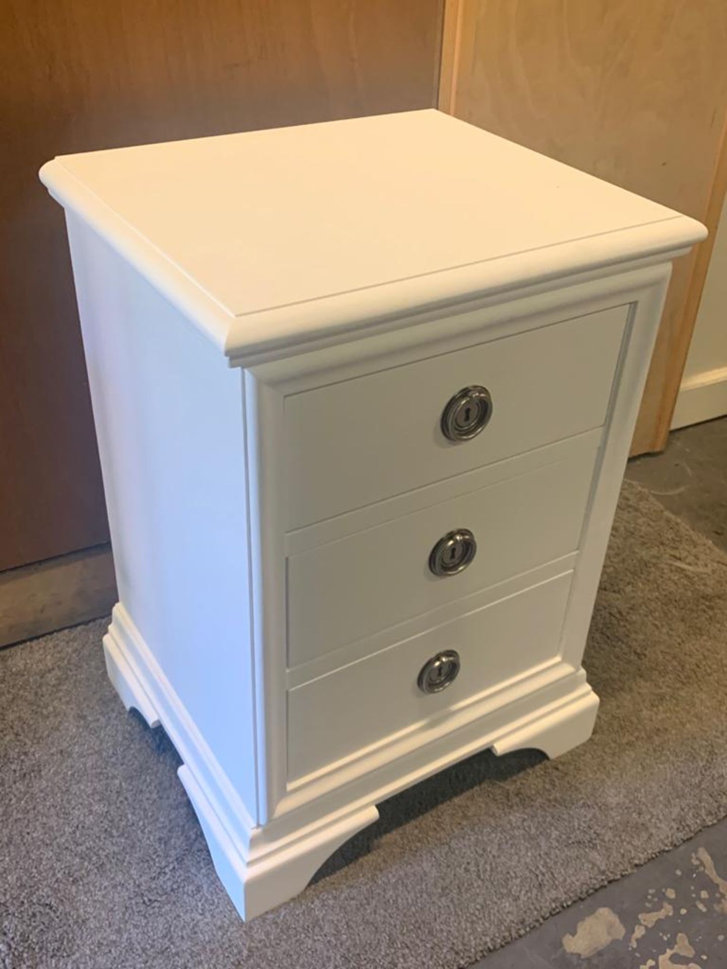 Laura ashley cotton White 3 drawer bedside table Our timeless bedside cabinets are a classic shape - Image 3 of 4